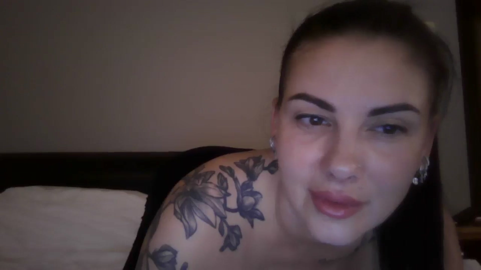 Gallery image thumbnail from FitBaby's myfreecams stream on, 05/15/2025, 14:45 image 16 of 20