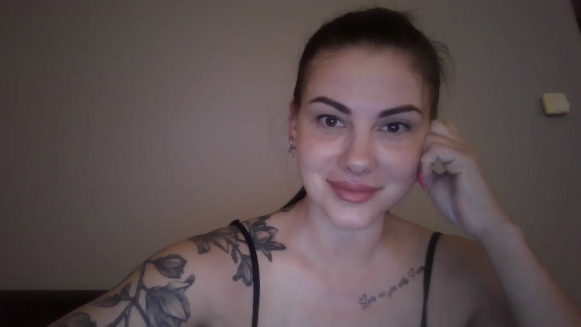 Gallery image thumbnail from FitBaby's myfreecams stream on, 05/15/2025, 14:45 image 3 of 20
