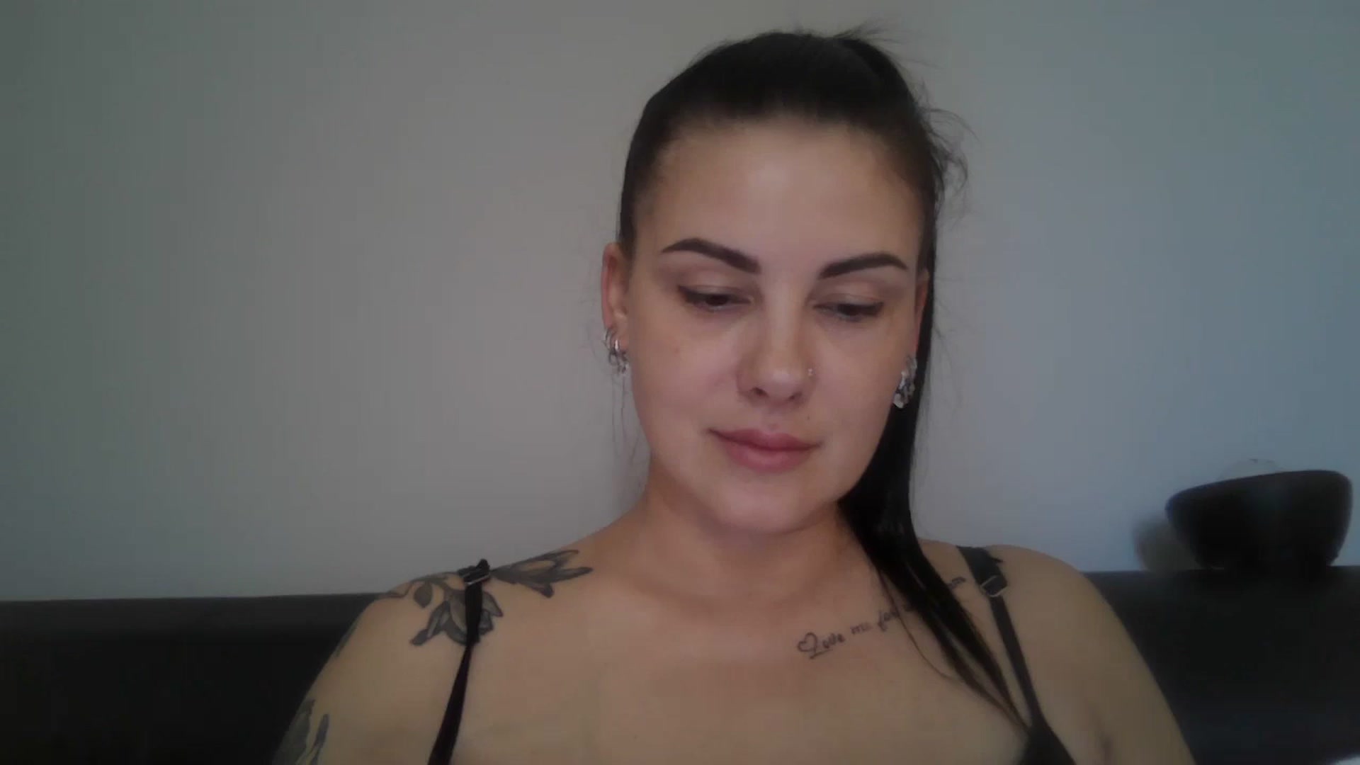 Gallery image thumbnail from FitBaby's myfreecams stream on, 05/16/2025, 13:22 image 1 of 20