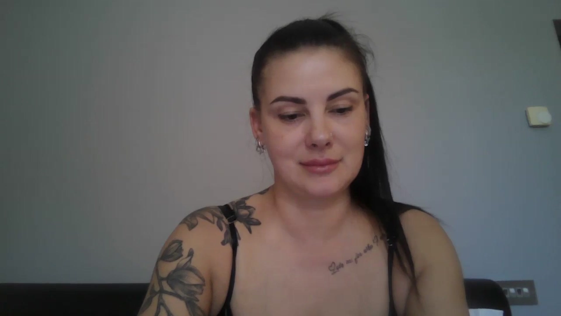 Gallery image thumbnail from FitBaby's myfreecams stream on, 05/16/2025, 13:22 image 8 of 20