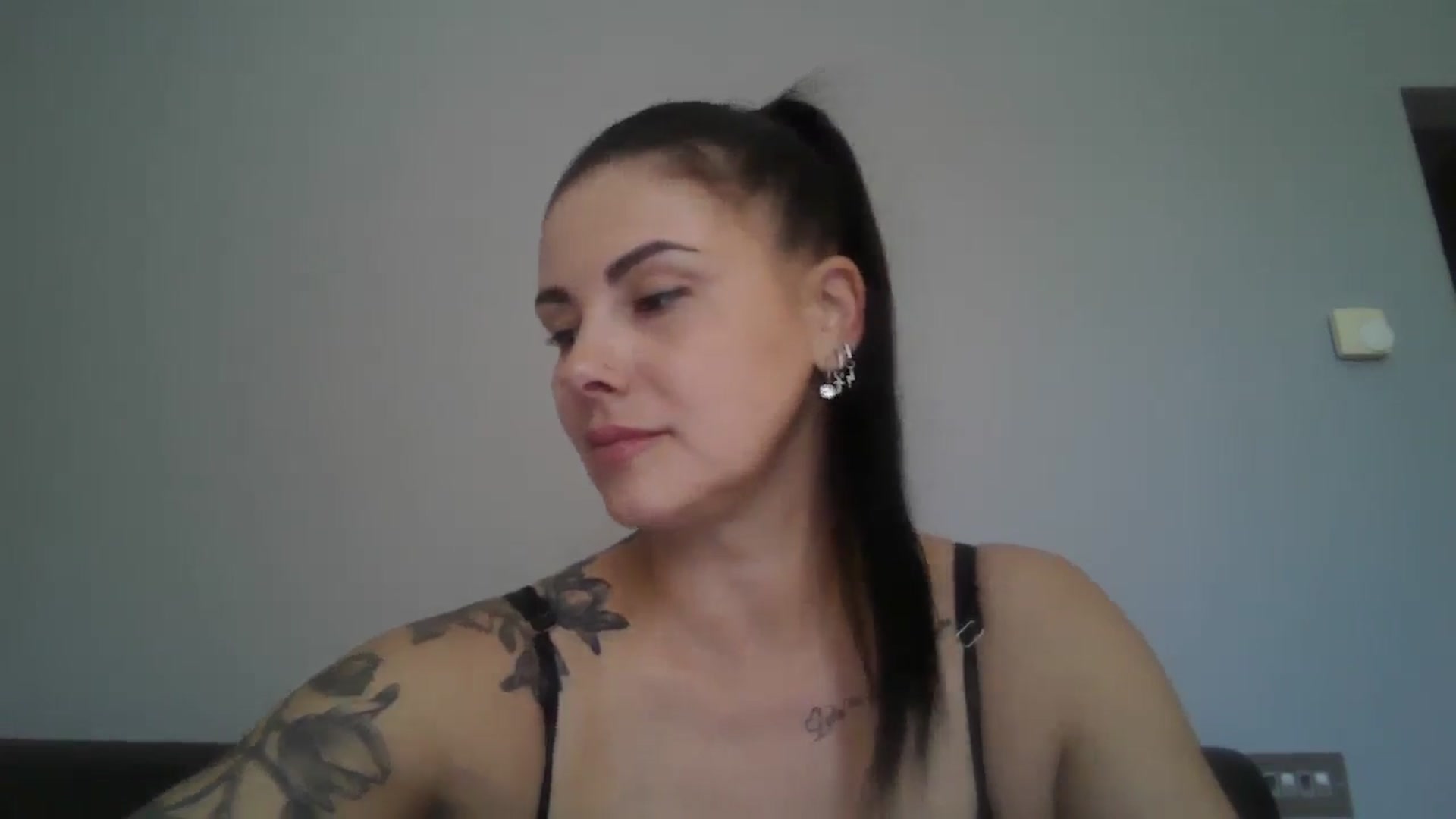 Gallery image thumbnail from FitBaby's myfreecams stream on, 05/16/2025, 13:22 image 18 of 20