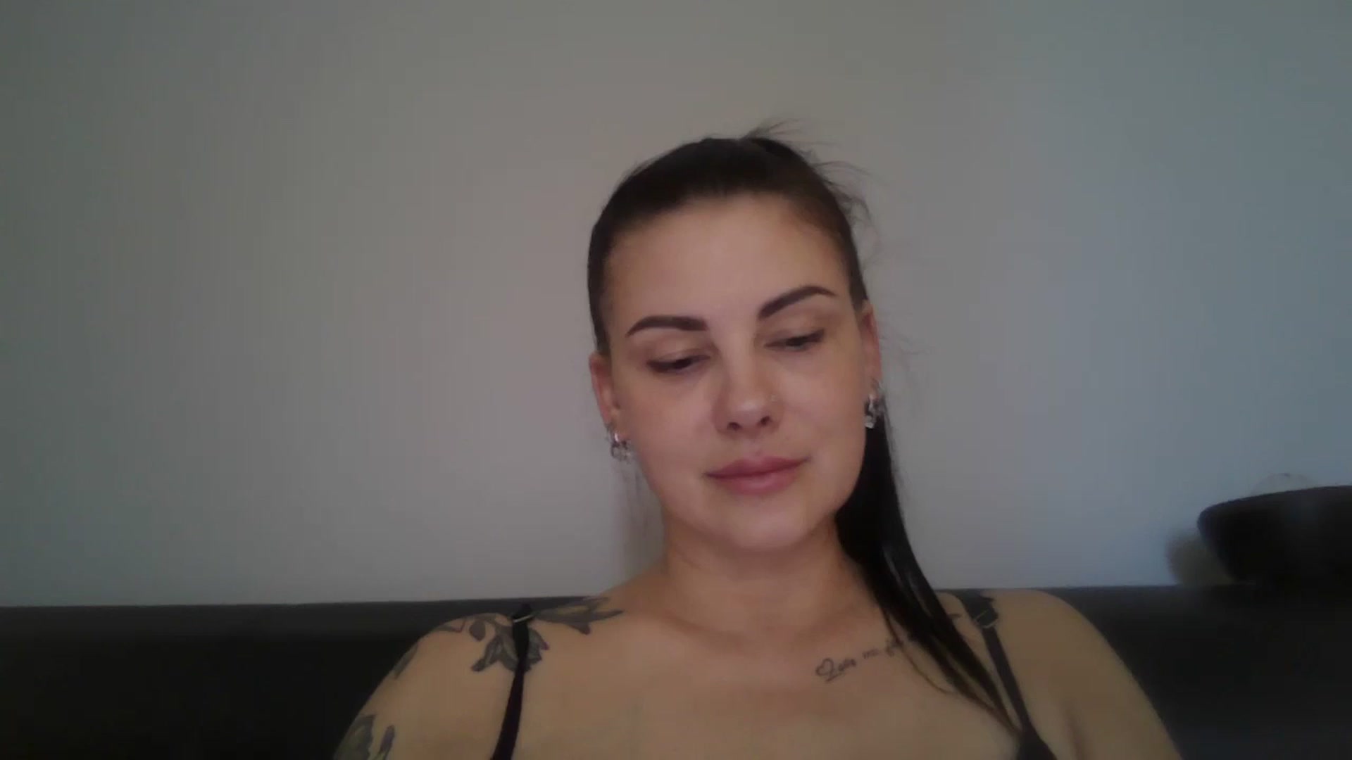 Gallery image thumbnail from FitBaby's myfreecams stream on, 05/16/2025, 13:22 image 2 of 20