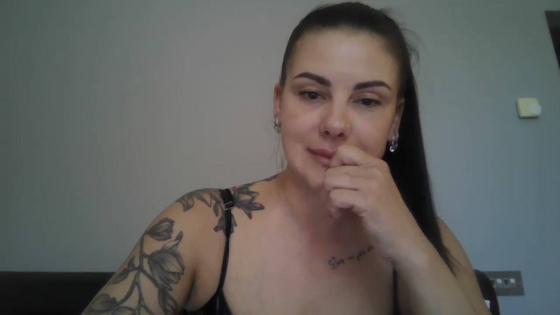 Gallery image thumbnail from FitBaby's myfreecams stream on, 05/16/2025, 13:22 image 14 of 20