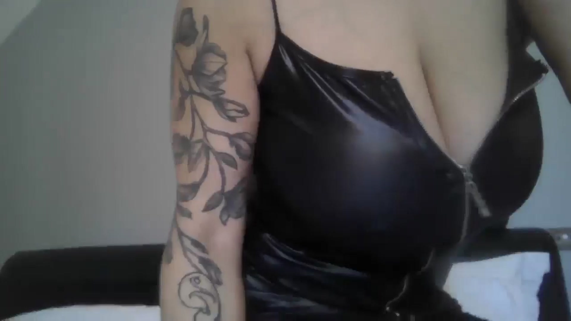 Gallery image thumbnail from FitBaby's myfreecams stream on, 05/16/2025, 13:22 image 3 of 20