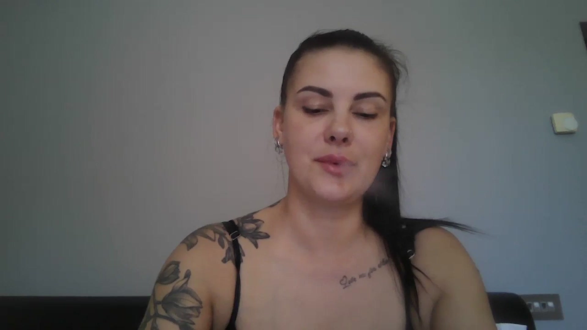 Gallery image thumbnail from FitBaby's myfreecams stream on, 05/16/2025, 13:22 image 9 of 20