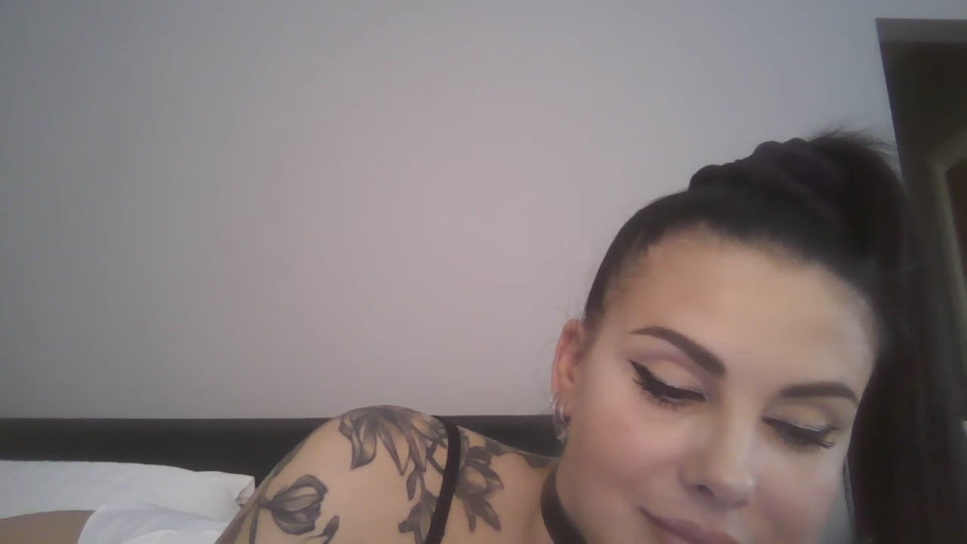 Gallery image thumbnail from FitBaby's myfreecams stream on, 04/29/2026, 14:37 image 9 of 20