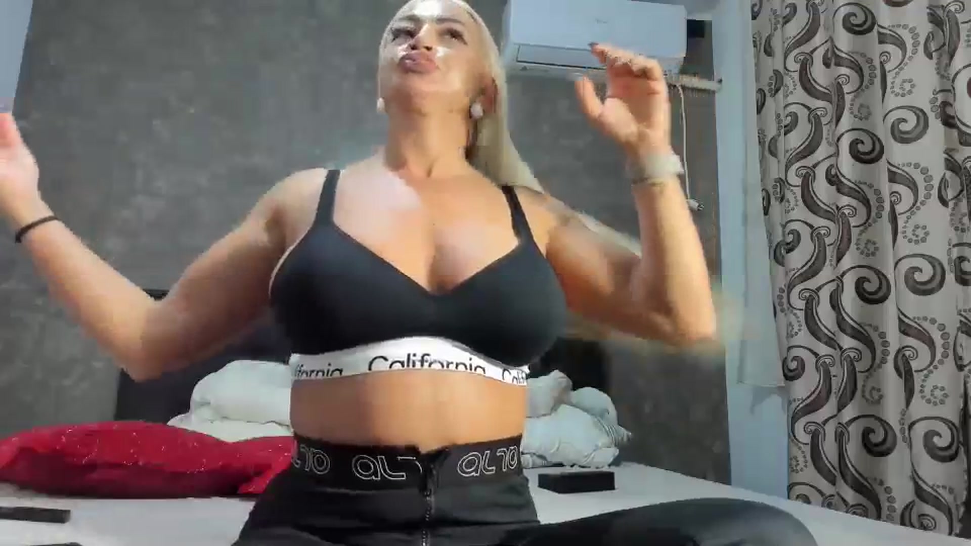 Gallery image thumbnail from FitBarbieDoll's myfreecams stream on, 11/25/2025, 15:06 image 18 of 20