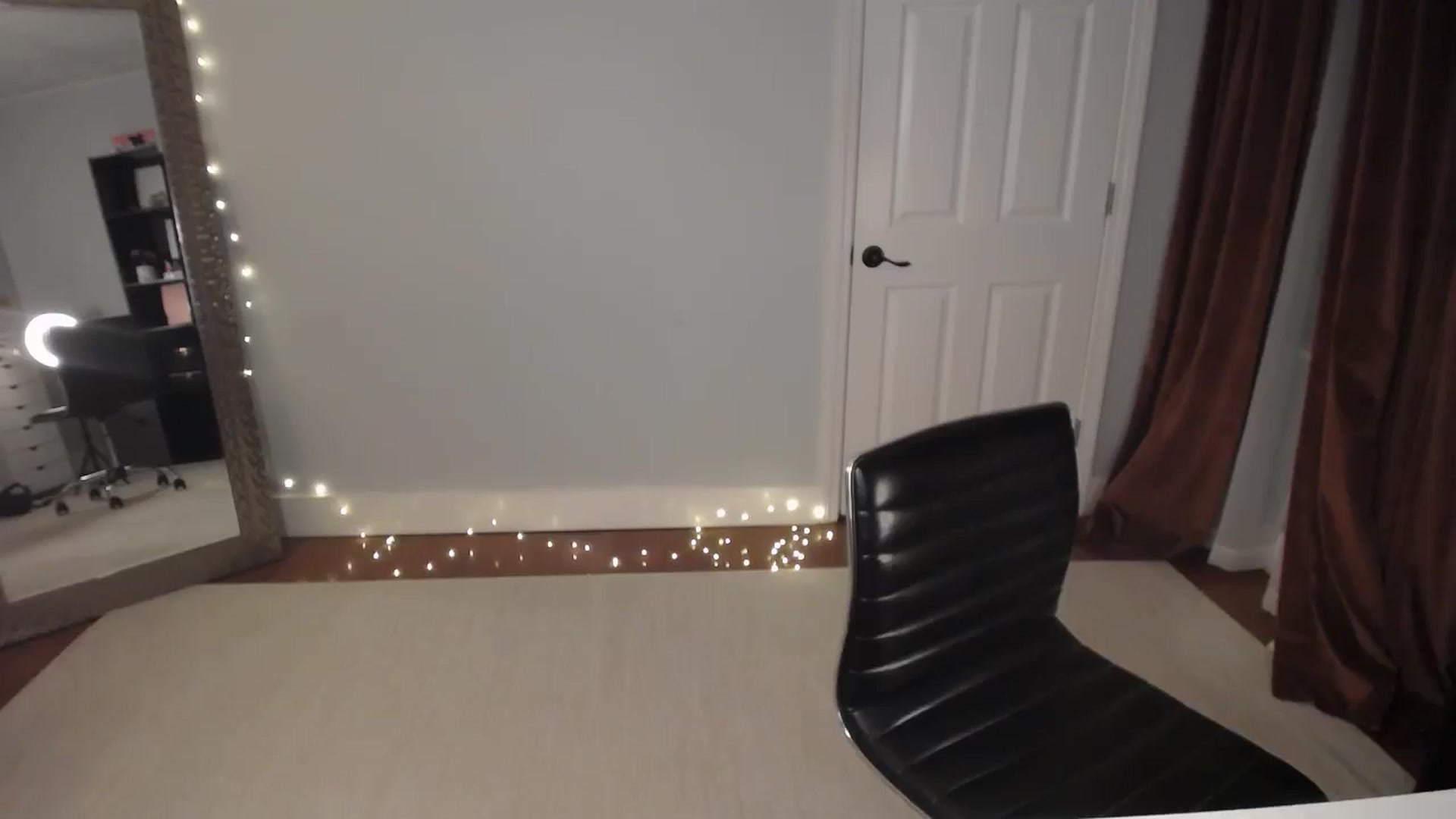 Gallery image thumbnail from FitKira's myfreecams stream on, 04/28/2025, 02:33 image 7 of 20