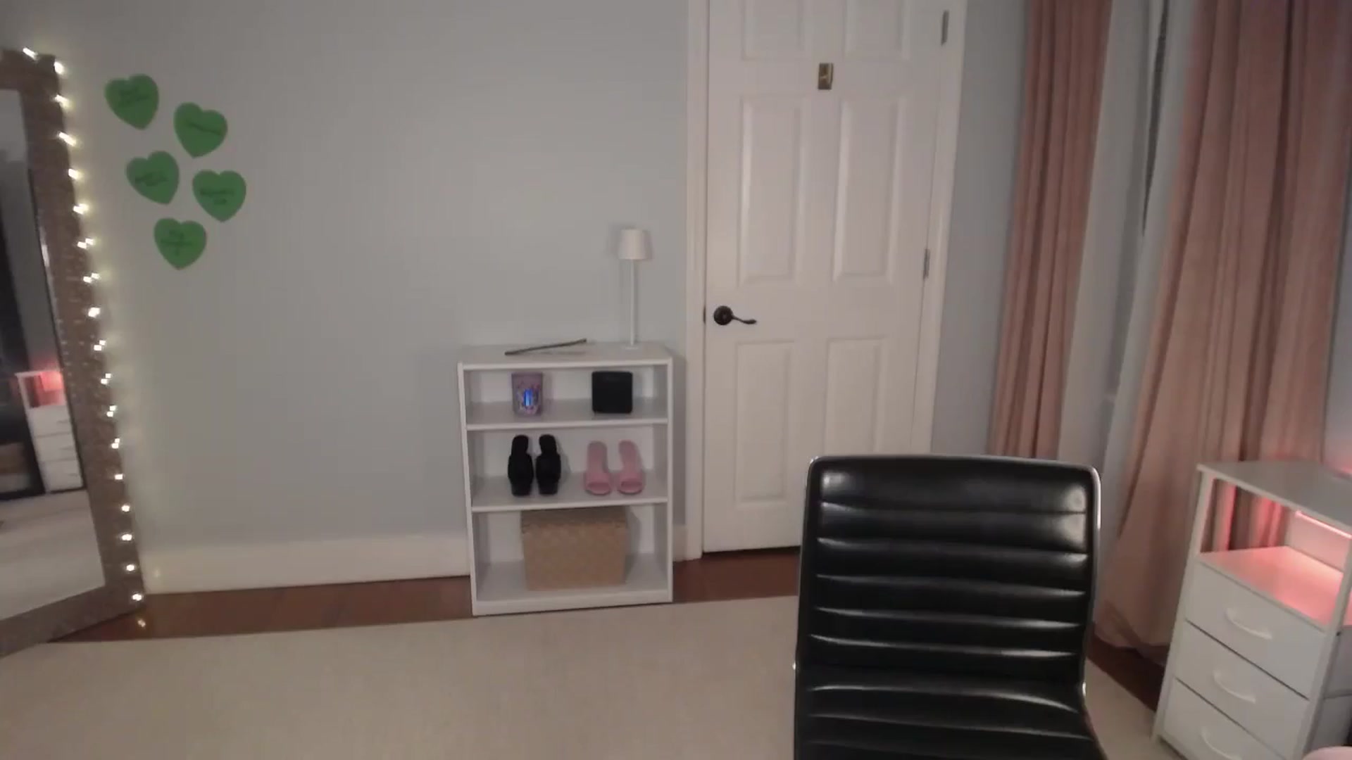 Gallery image thumbnail from FitKira's myfreecams stream on, 09/05/2025, 24:16 image 18 of 20