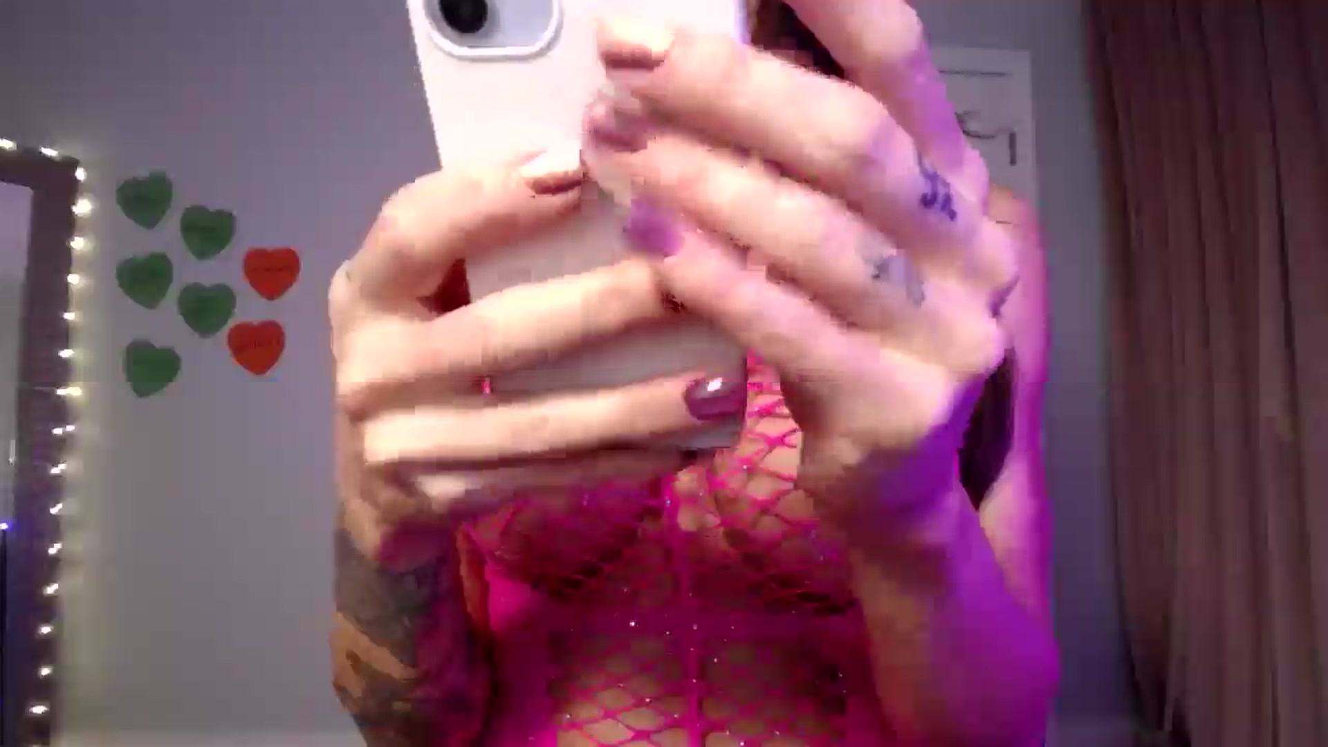 Gallery image thumbnail from FitKira's myfreecams stream on, 10/08/2025, 03:17 image 19 of 20