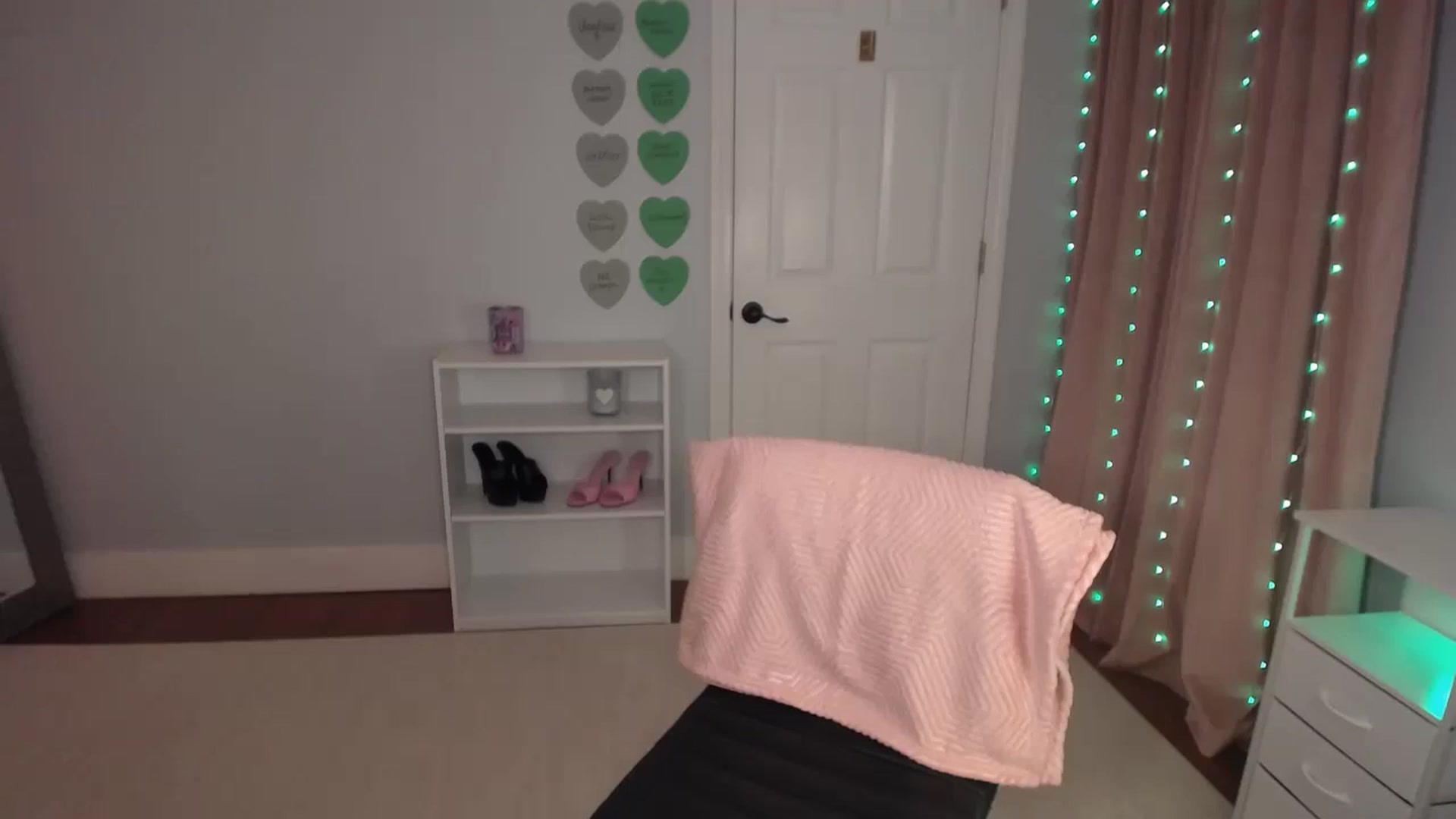 Gallery image thumbnail from FitKira's myfreecams stream on, 03/18/2026, 01:03 image 12 of 20