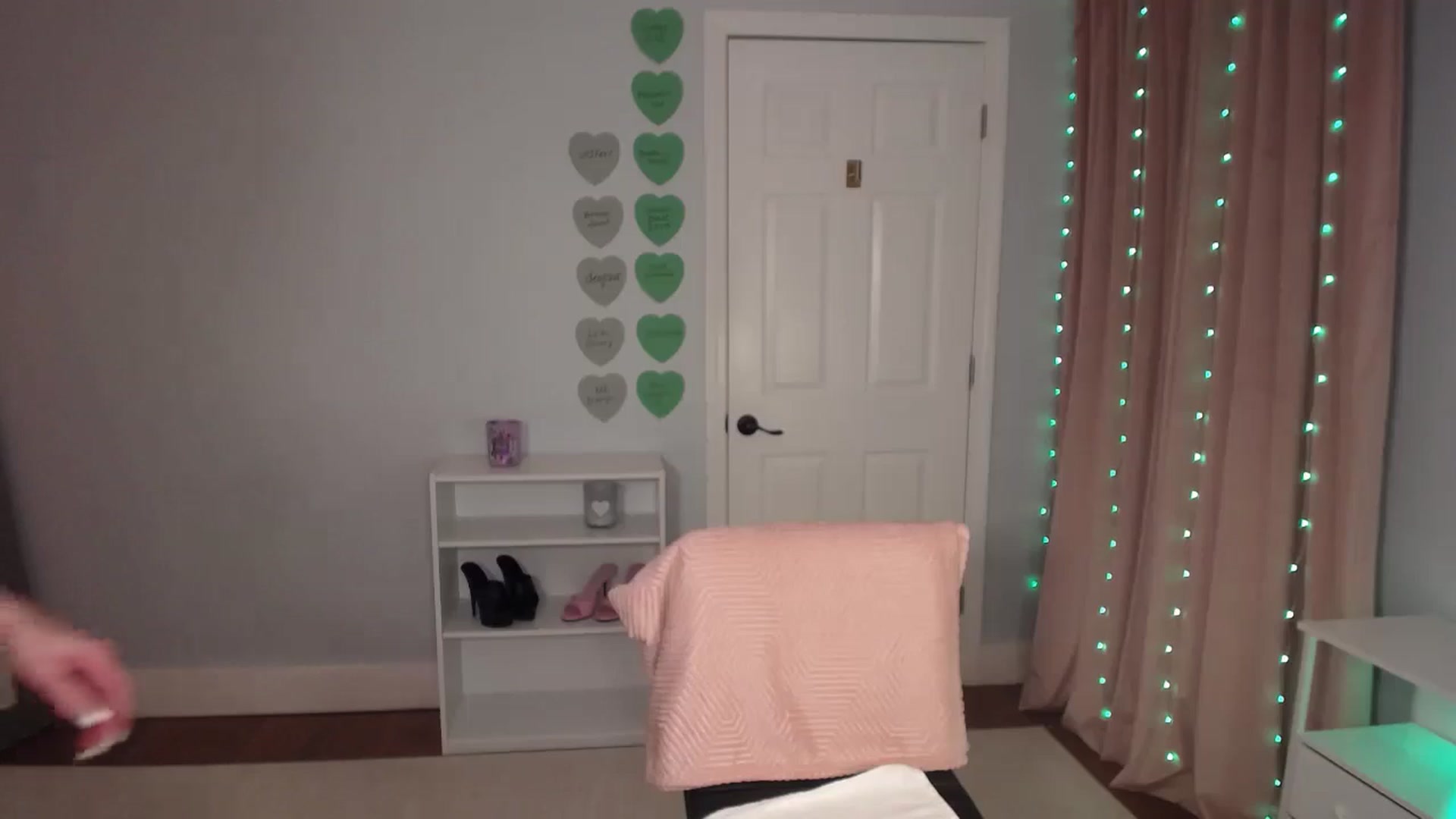 Gallery image thumbnail from FitKira's myfreecams stream on, 03/18/2026, 04:35 image 16 of 20