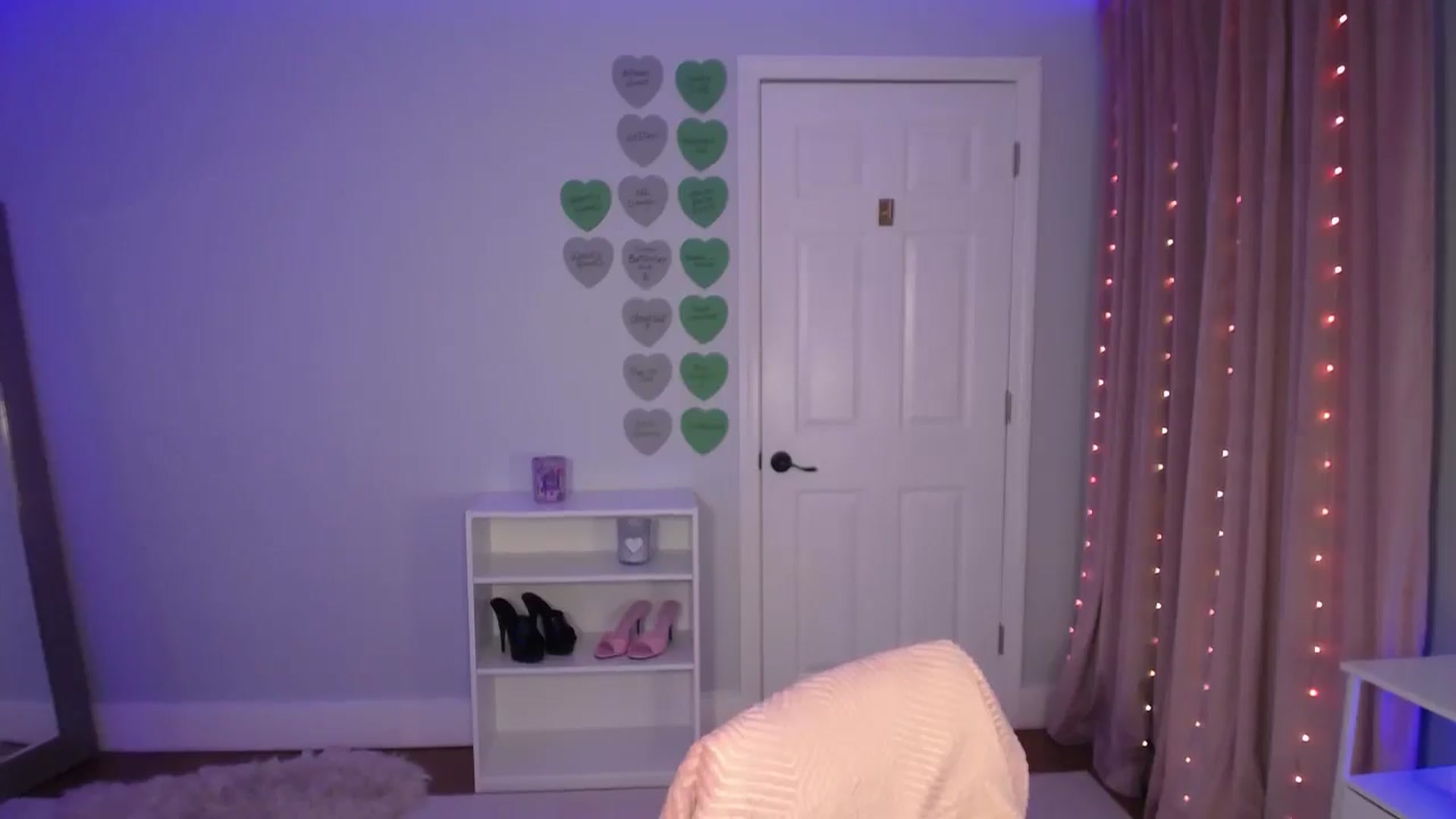 Gallery image thumbnail from FitKira's myfreecams stream on, 03/29/2026, 23:37 image 17 of 20