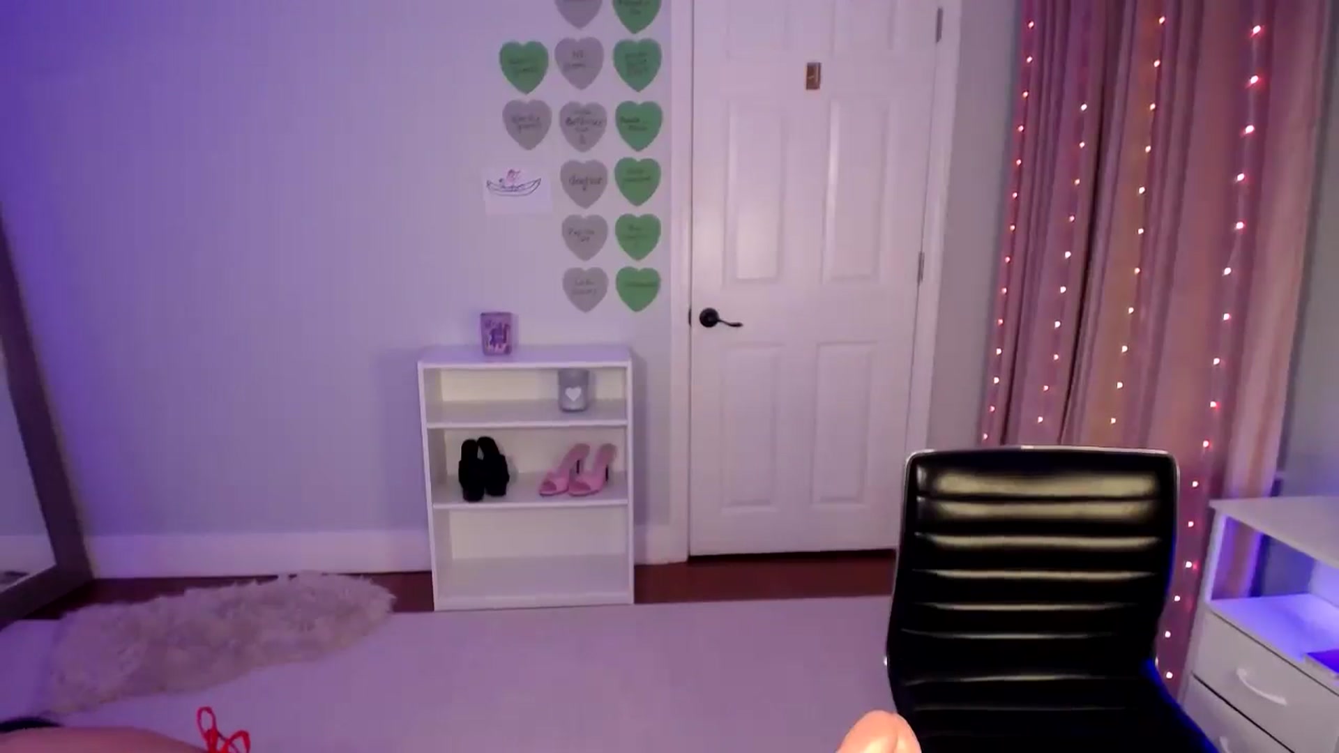 Gallery image thumbnail from FitKira's myfreecams stream on, 03/31/2026, 03:51 image 18 of 20
