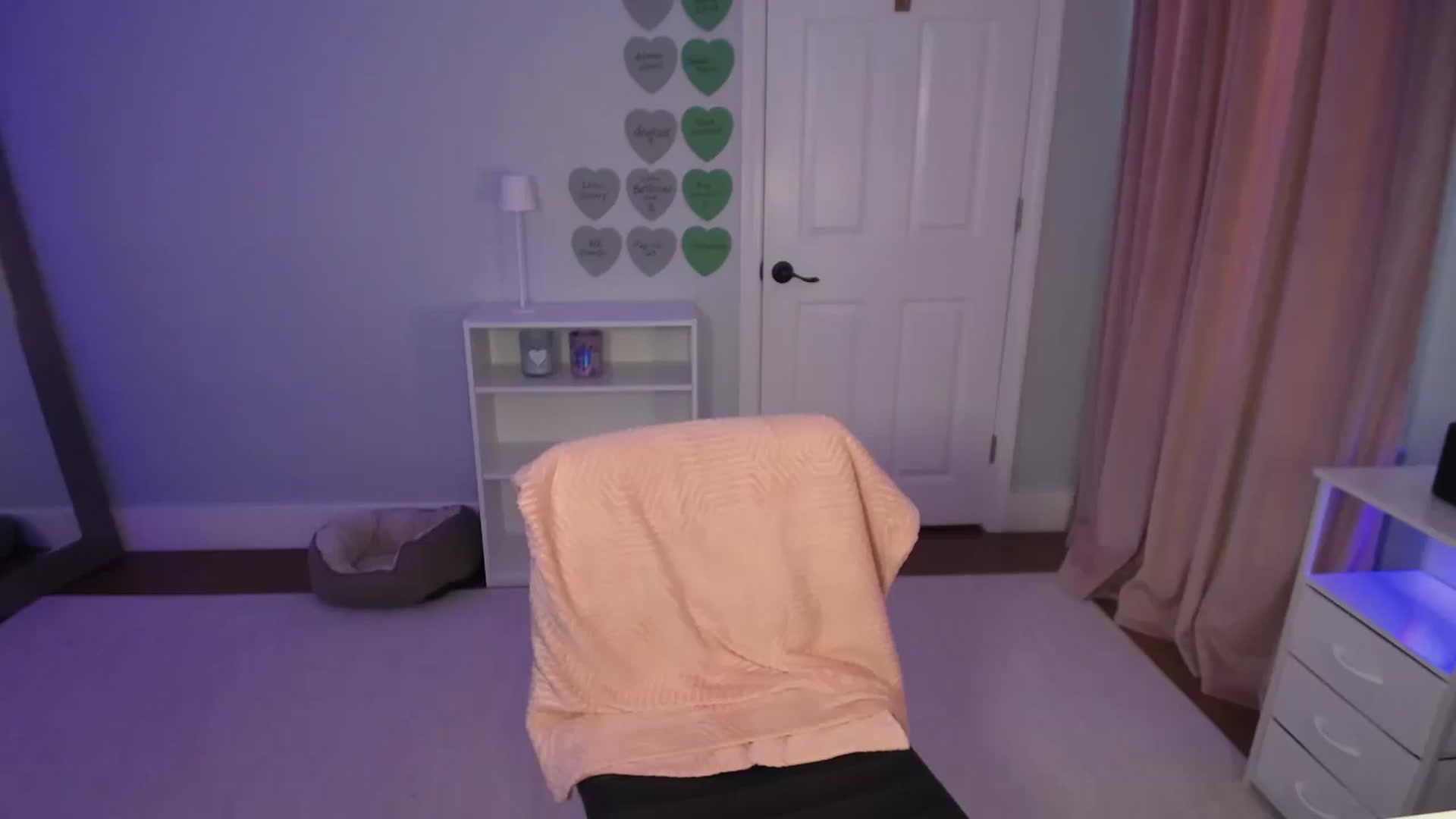 Gallery image thumbnail from FitKira's myfreecams stream on, 04/22/2026, 20:46 image 17 of 20