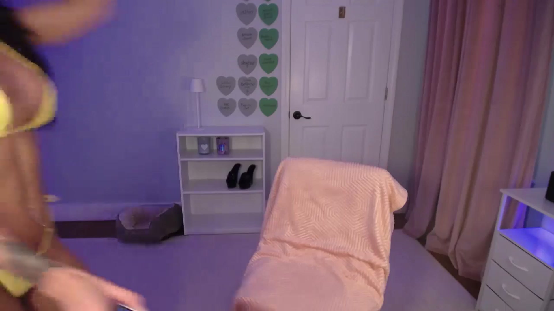 Gallery image thumbnail from FitKira's myfreecams stream on, 04/22/2026, 22:27 image 15 of 20
