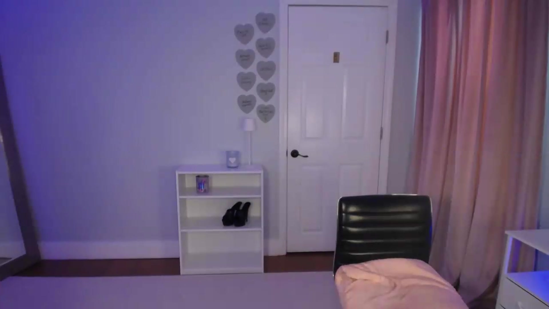 Gallery image thumbnail from FitKira's myfreecams stream on, 06/18/2026, 22:27 image 16 of 20