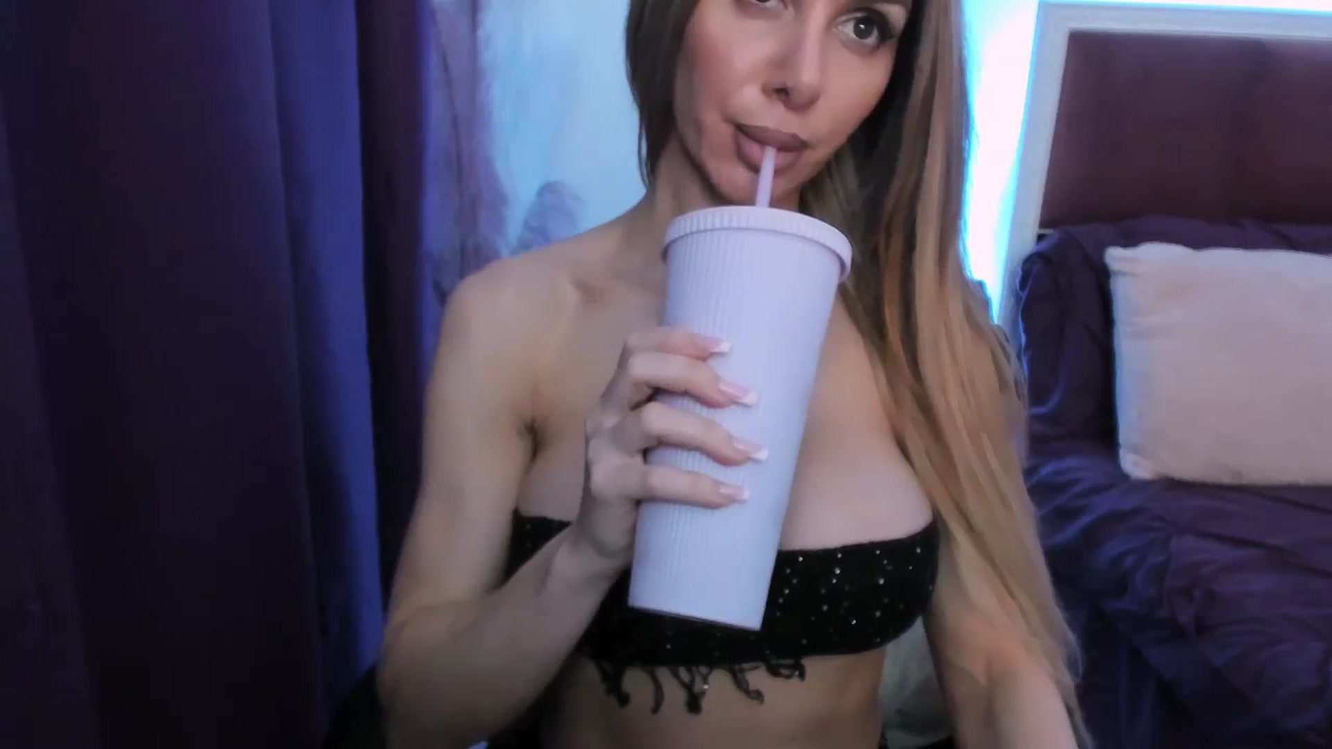 Gallery image thumbnail from FitMaya's myfreecams stream on, 02/19/2024, 24:17 image 7 of 20