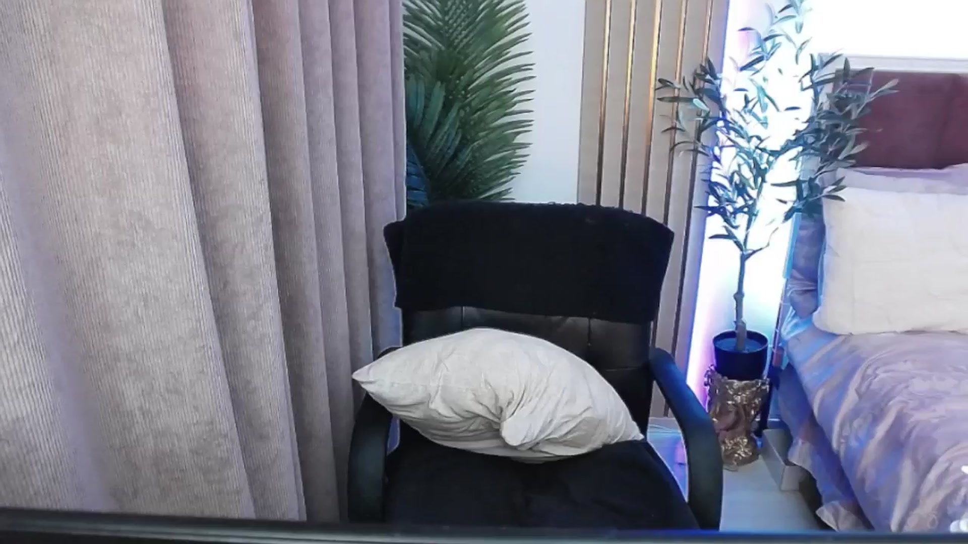 Gallery image thumbnail from FitMaya's myfreecams stream on, 01/18/2026, 23:59 image 7 of 20