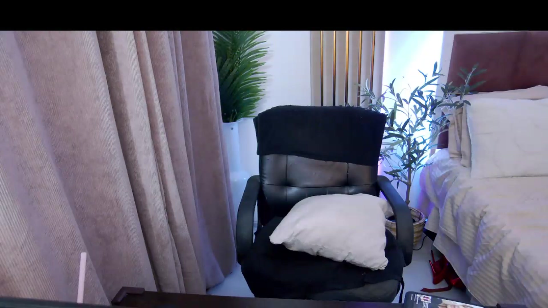 Gallery image thumbnail from FitMaya's myfreecams stream on, 05/17/2026, 22:20 image 7 of 20
