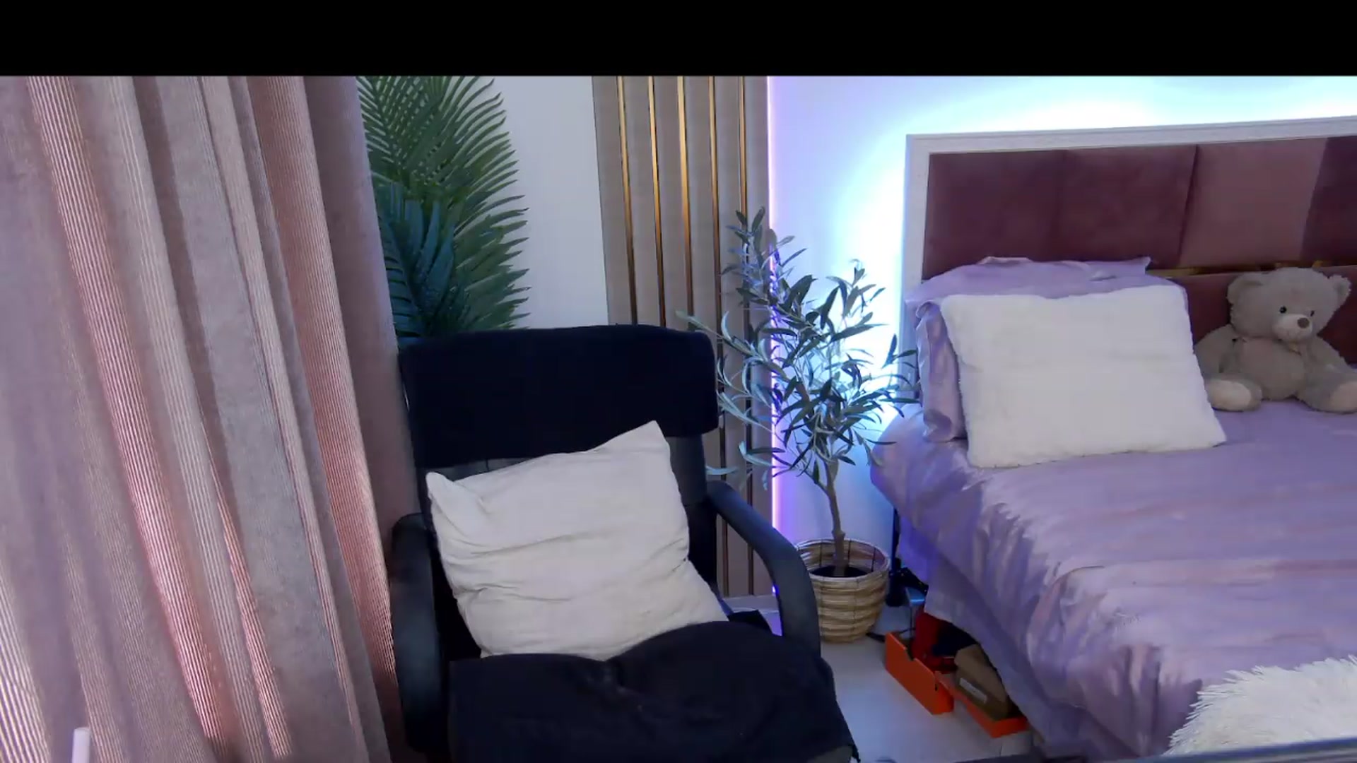Gallery image thumbnail from FitMaya's myfreecams stream on, 07/19/2026, 14:19 image 5 of 20