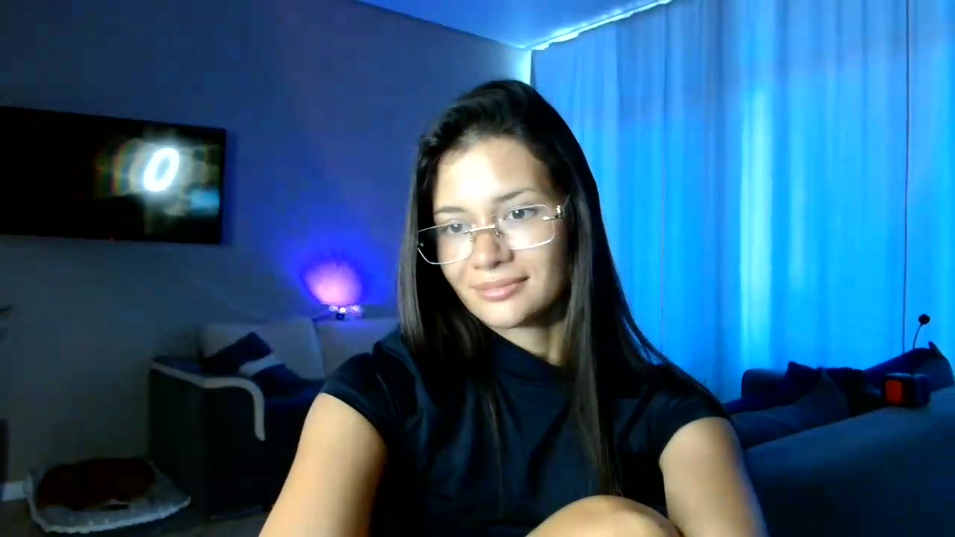 Gallery image thumbnail from FitXoxo's myfreecams stream on, 07/11/2026, 12:14 image 18 of 20