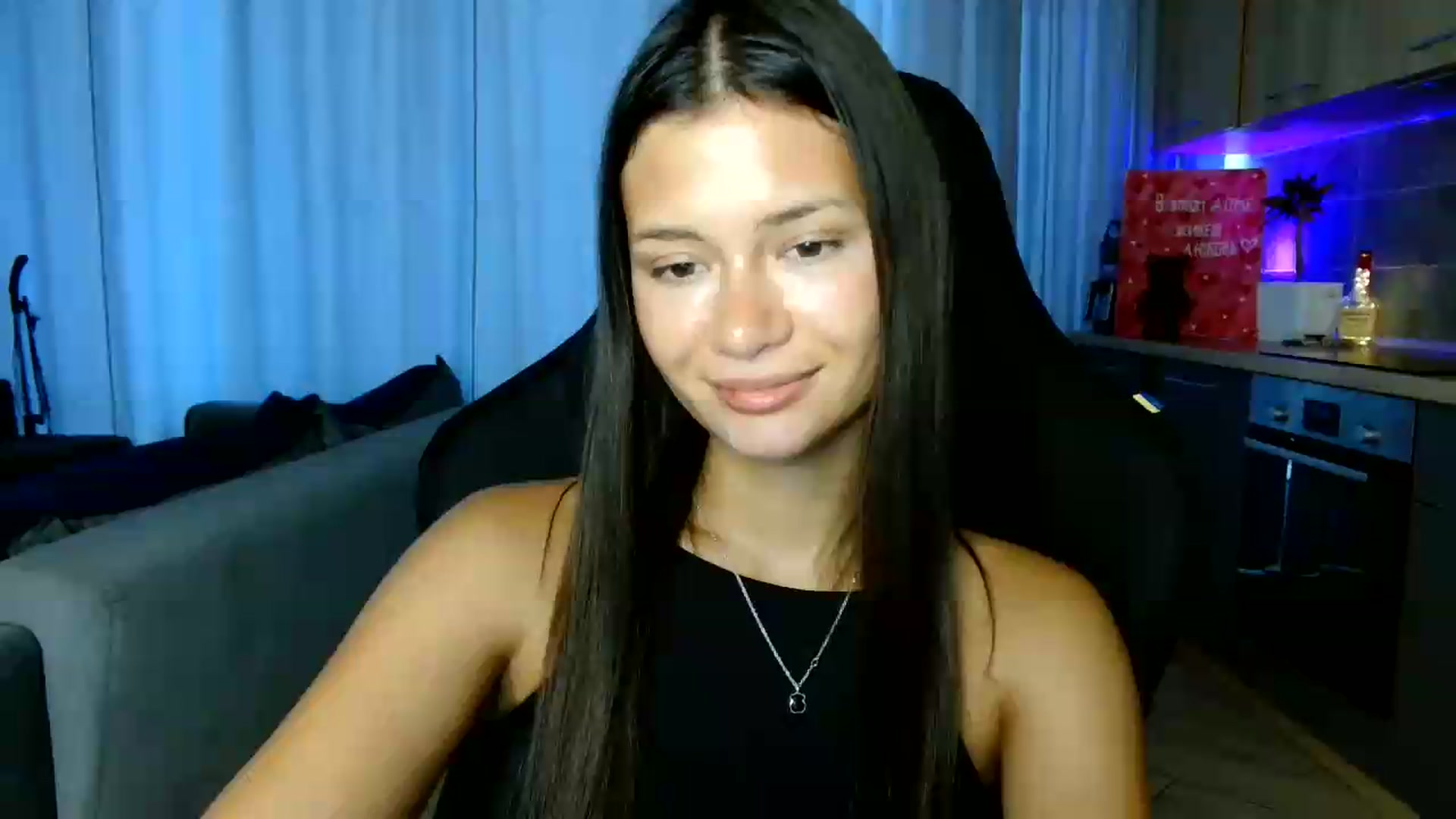 Gallery image thumbnail from FitXoxo's myfreecams stream on, 07/16/2026, 16:03 image 13 of 20