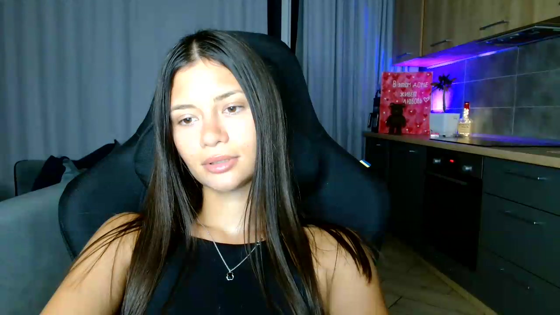 Gallery image thumbnail from FitXoxo's myfreecams stream on, 07/16/2026, 18:40 image 17 of 20
