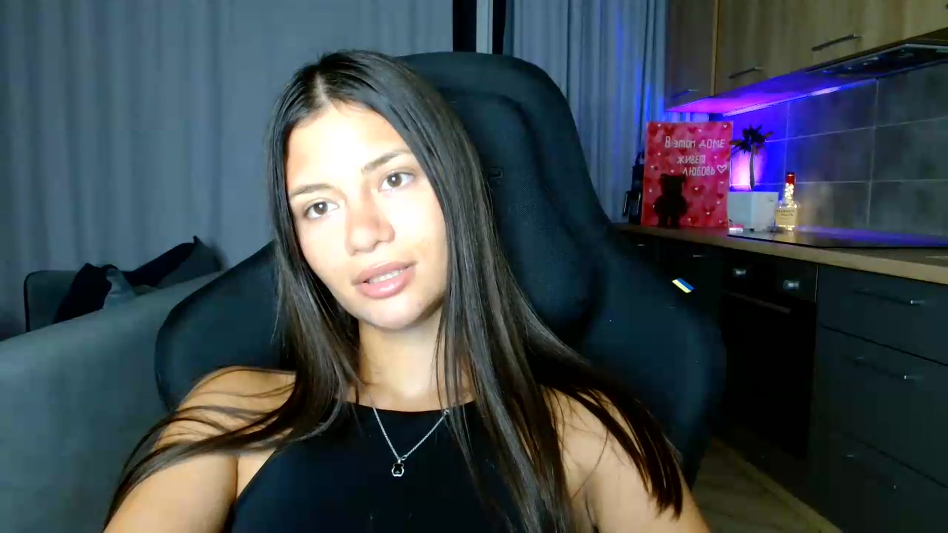 Gallery image thumbnail from FitXoxo's myfreecams stream on, 07/16/2026, 18:40 image 15 of 20