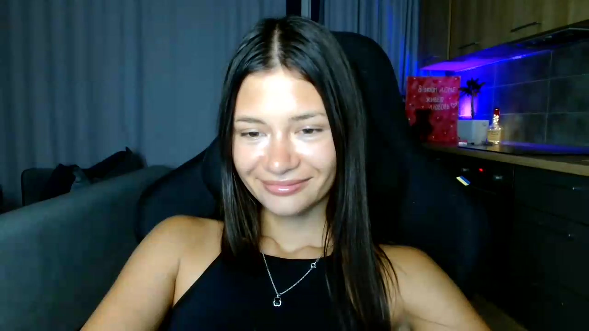 Gallery image thumbnail from FitXoxo's myfreecams stream on, 07/16/2026, 18:40 image 9 of 20