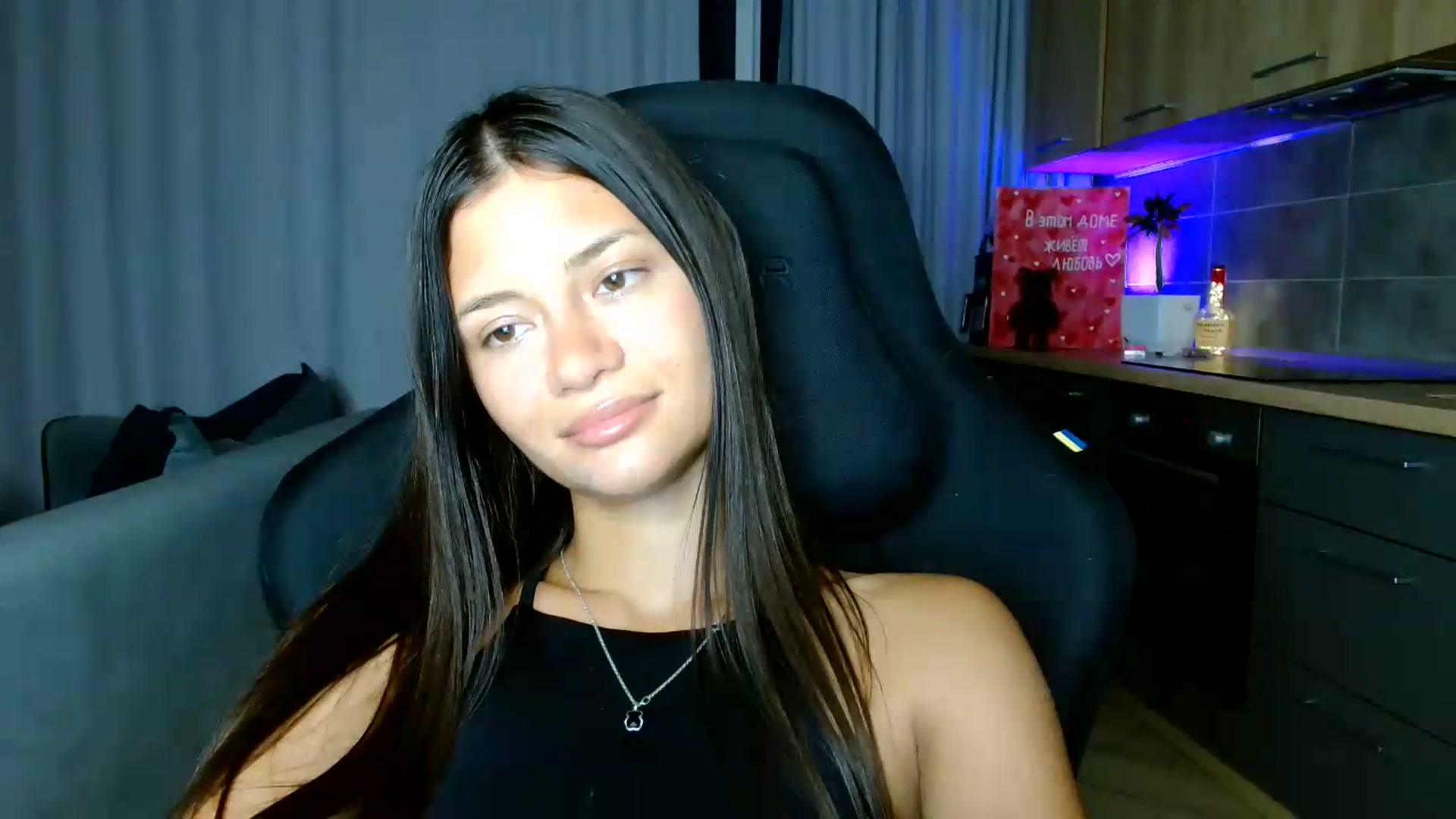 Gallery image thumbnail from FitXoxo's myfreecams stream on, 07/16/2026, 18:40 image 13 of 20