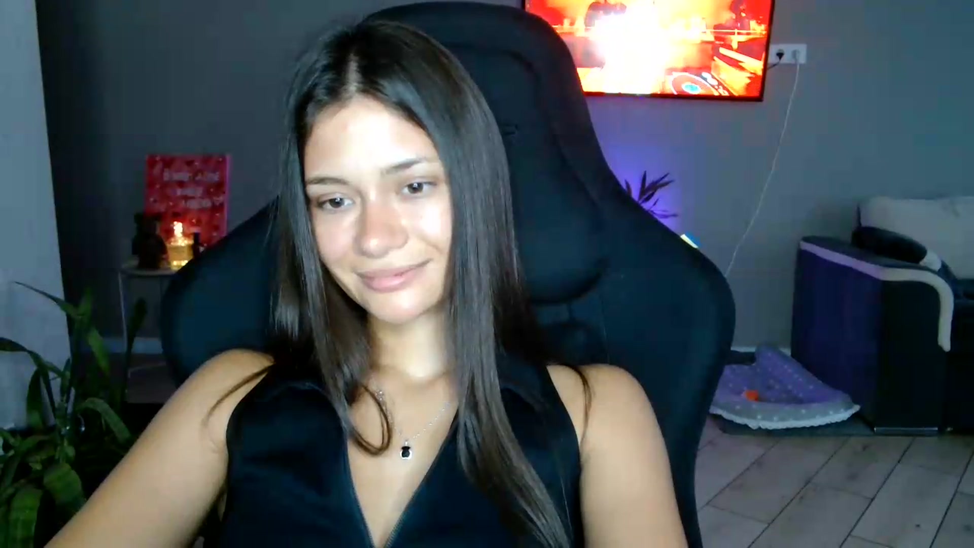 Gallery image thumbnail from FitXoxo's myfreecams stream on, 07/17/2026, 16:14 image 9 of 20