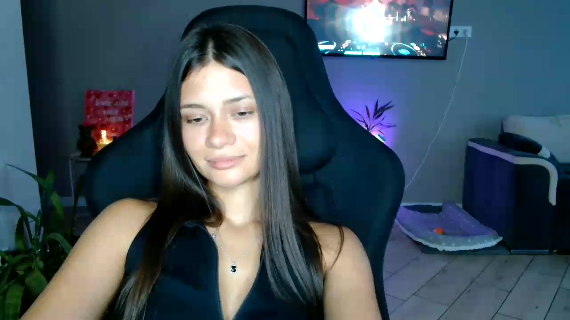 Gallery image thumbnail from FitXoxo's myfreecams stream on, 07/17/2026, 16:14 image 2 of 20