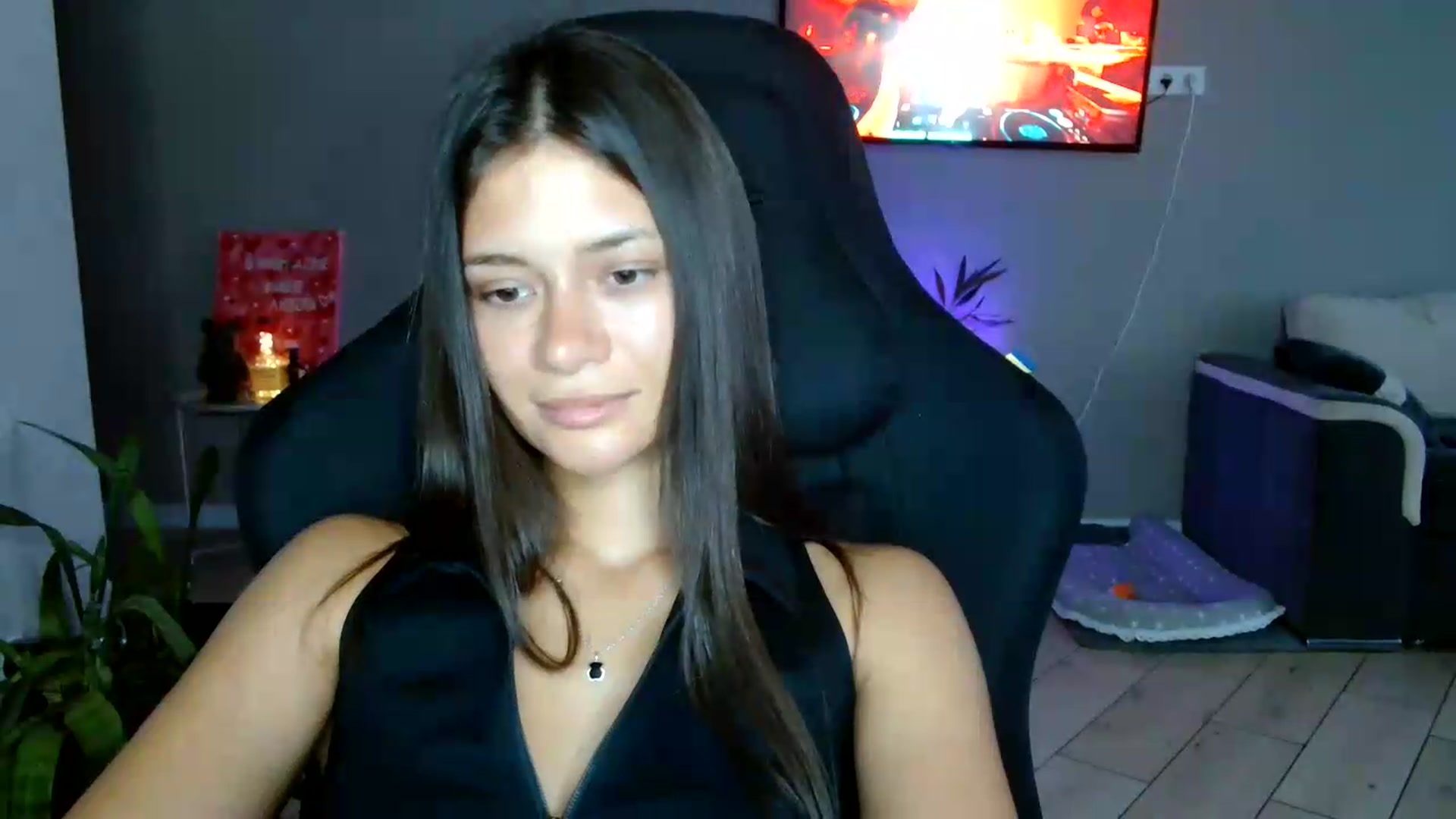 Gallery image thumbnail from FitXoxo's myfreecams stream on, 07/17/2026, 16:14 image 8 of 20