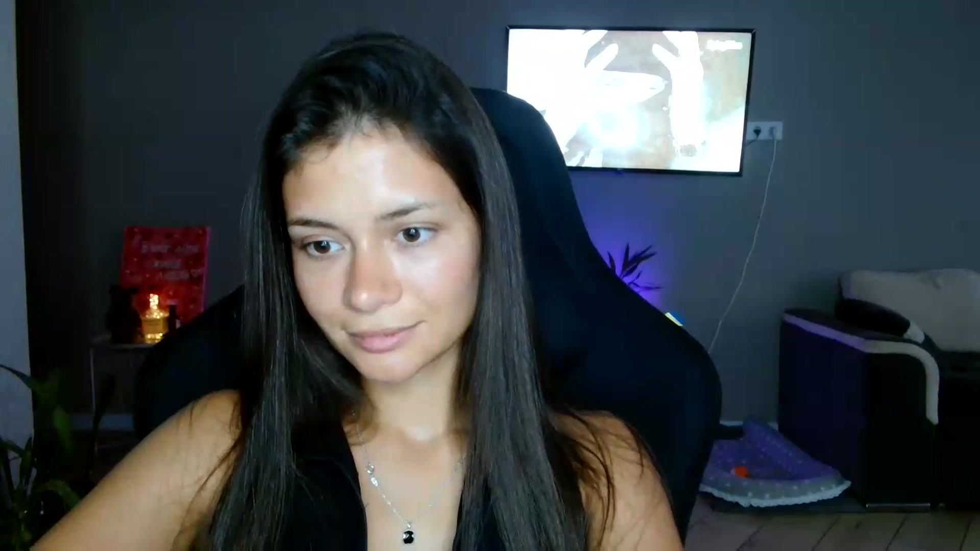 Gallery image thumbnail from FitXoxo's myfreecams stream on, 07/17/2026, 16:14 image 18 of 20