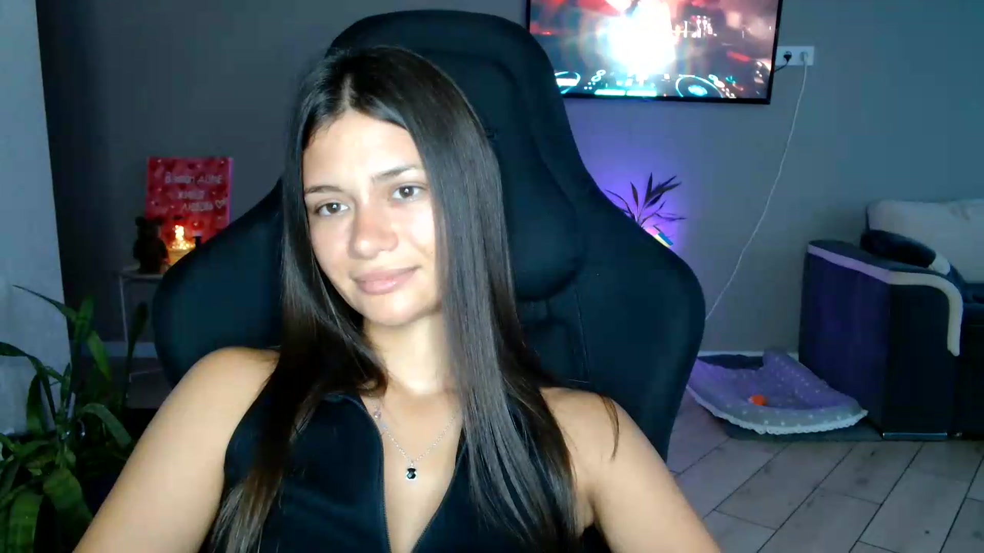 Gallery image thumbnail from FitXoxo's myfreecams stream on, 07/17/2026, 16:14 image 3 of 20