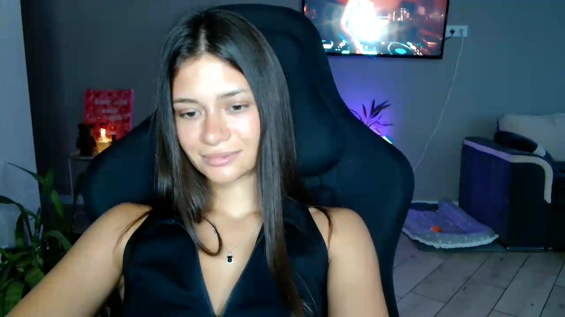 Gallery image thumbnail from FitXoxo's myfreecams stream on, 07/17/2026, 16:14 image 7 of 20