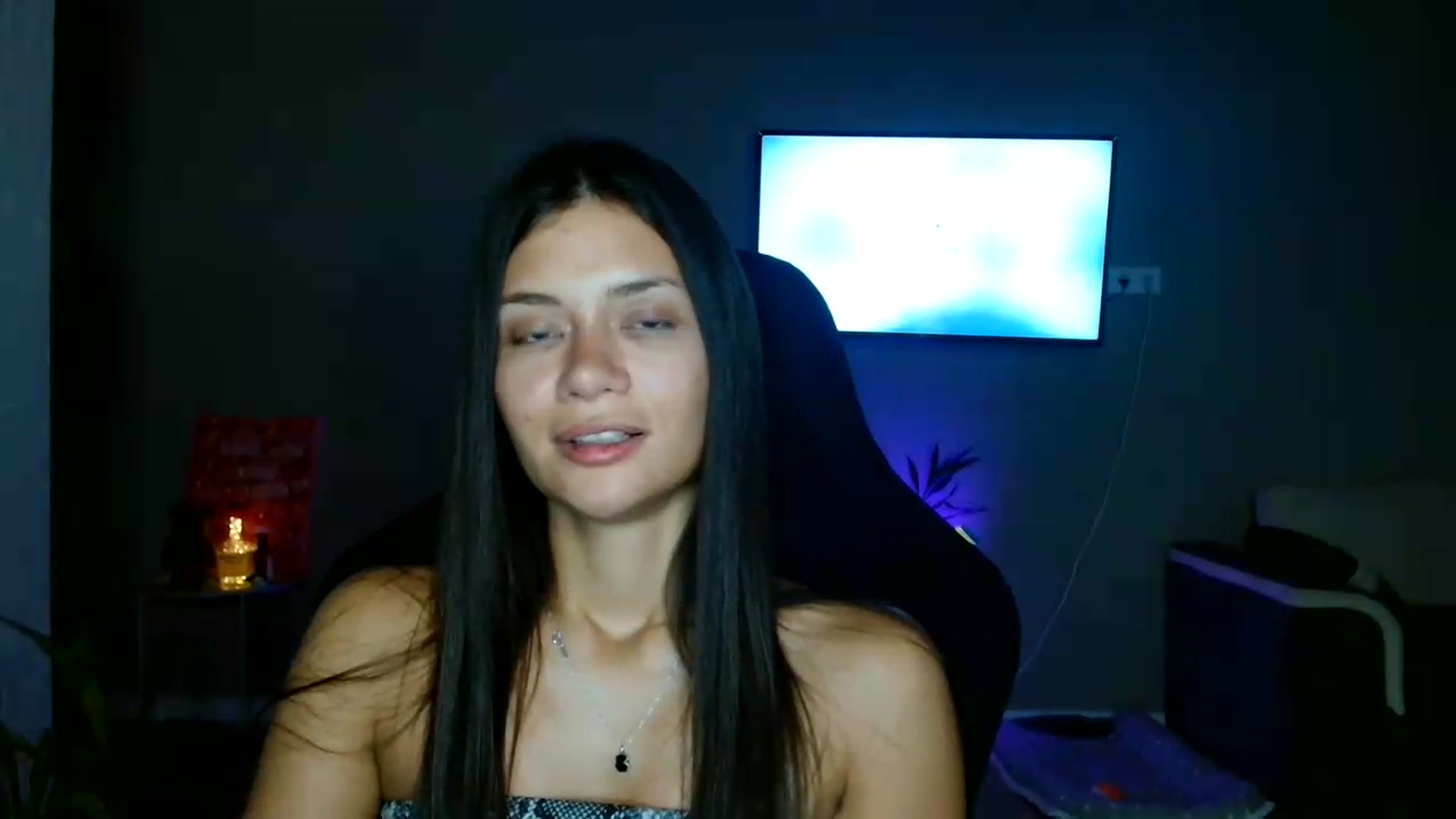 Gallery image thumbnail from FitXoxo's myfreecams stream on, 07/17/2026, 18:17 image 2 of 20