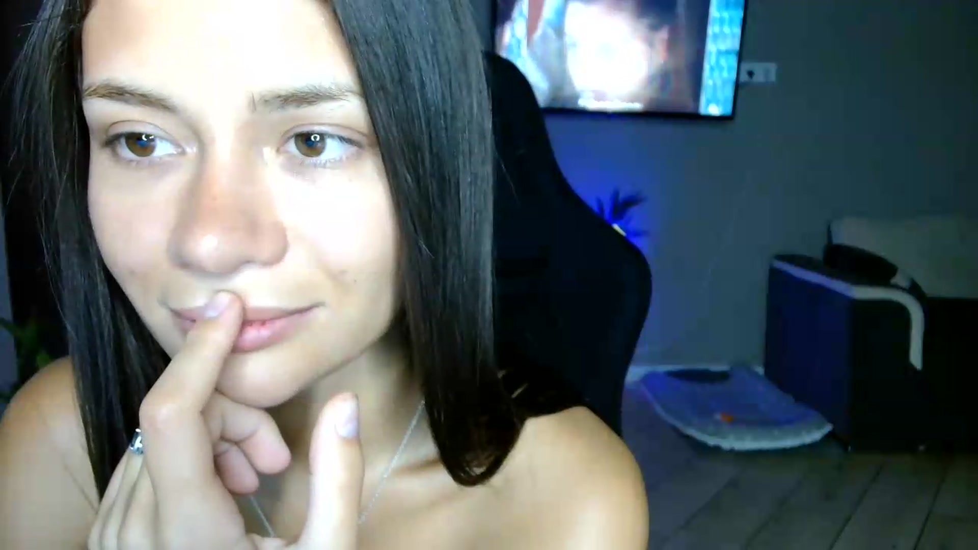Gallery image thumbnail from FitXoxo's myfreecams stream on, 07/17/2026, 18:17 image 19 of 20