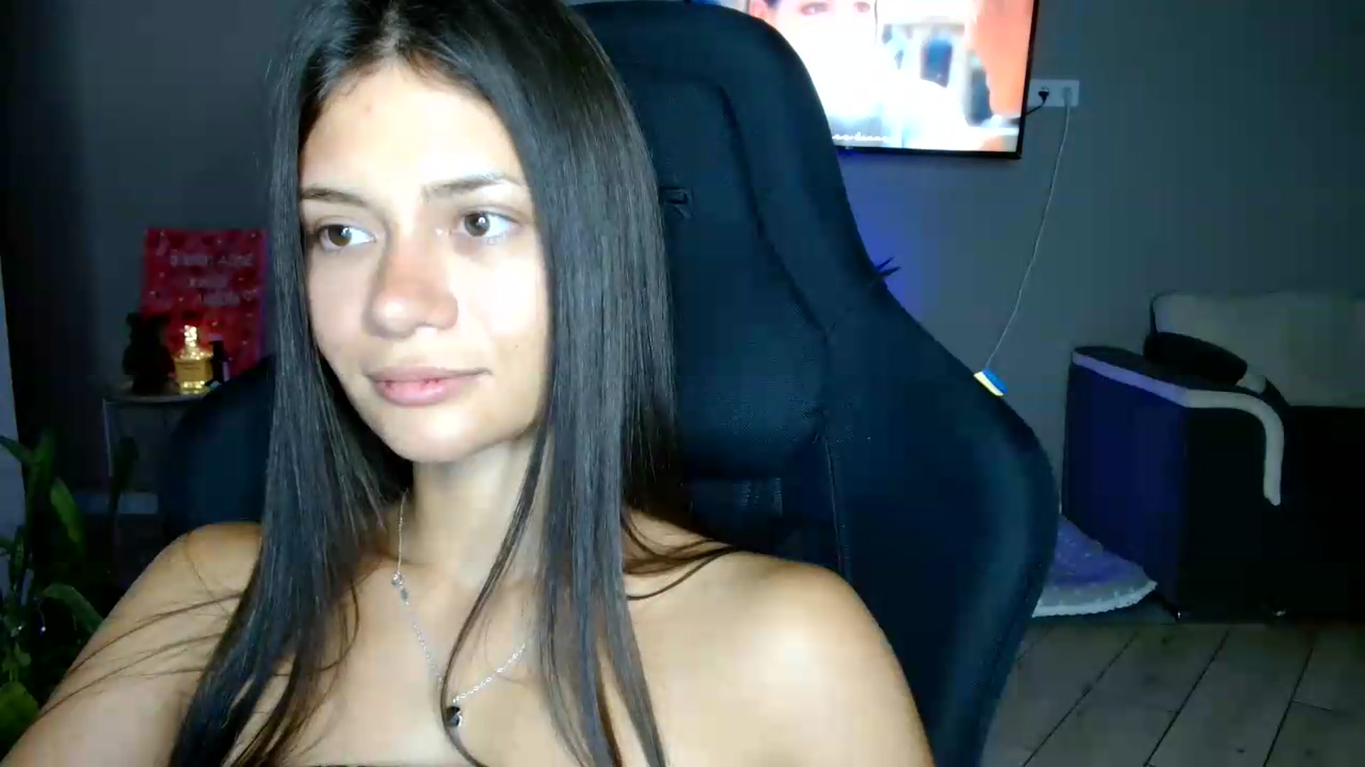 Gallery image thumbnail from FitXoxo's myfreecams stream on, 07/17/2026, 18:17 image 11 of 20