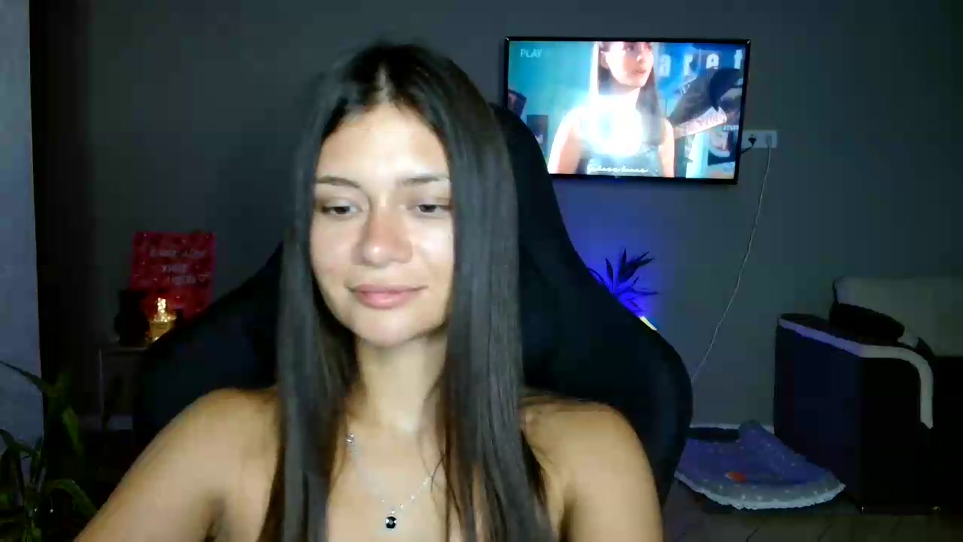Gallery image thumbnail from FitXoxo's myfreecams stream on, 07/17/2026, 18:17 image 3 of 20