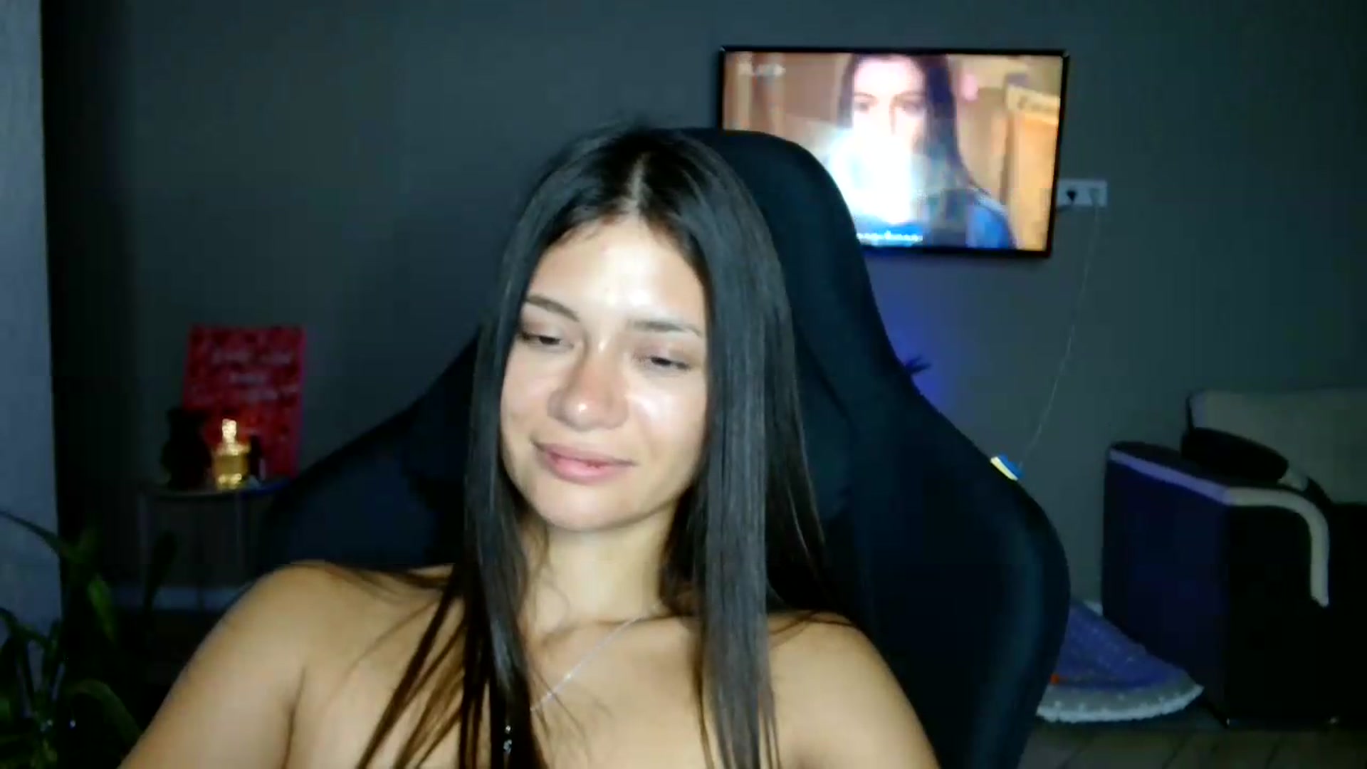 Gallery image thumbnail from FitXoxo's myfreecams stream on, 07/17/2026, 18:17 image 5 of 20