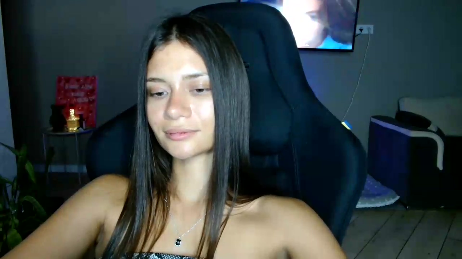 Gallery image thumbnail from FitXoxo's myfreecams stream on, 07/17/2026, 18:17 image 8 of 20