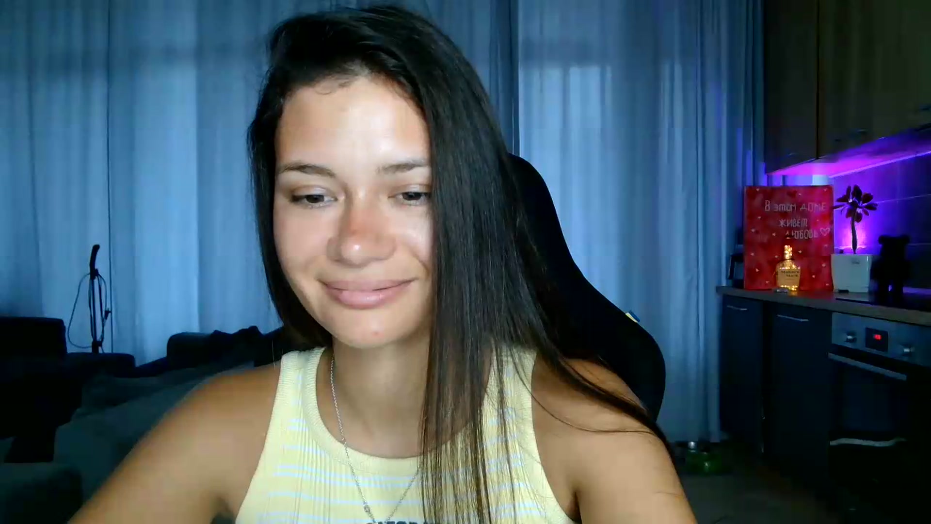 Gallery image thumbnail from FitXoxo's myfreecams stream on, 07/20/2026, 16:01 image 5 of 20