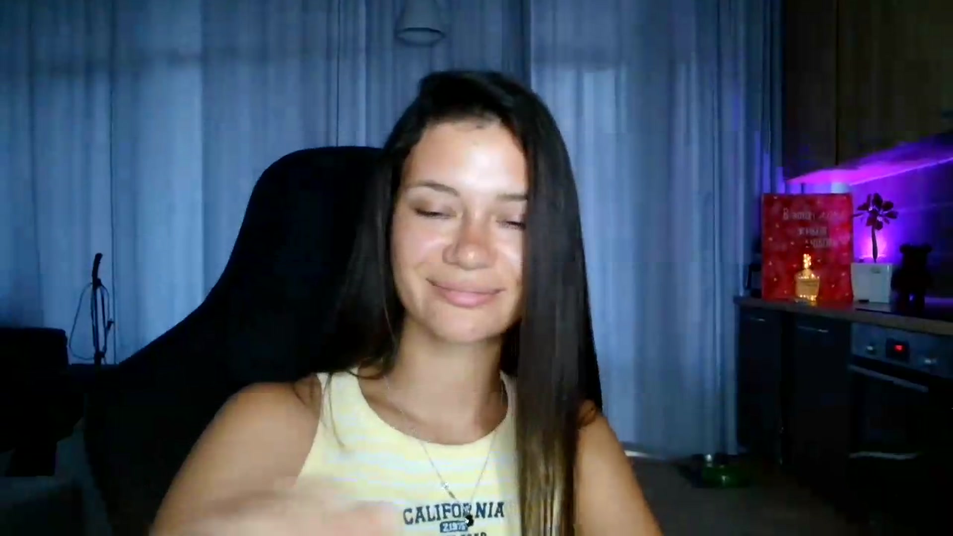 Gallery image thumbnail from FitXoxo's myfreecams stream on, 07/20/2026, 16:01 image 14 of 20