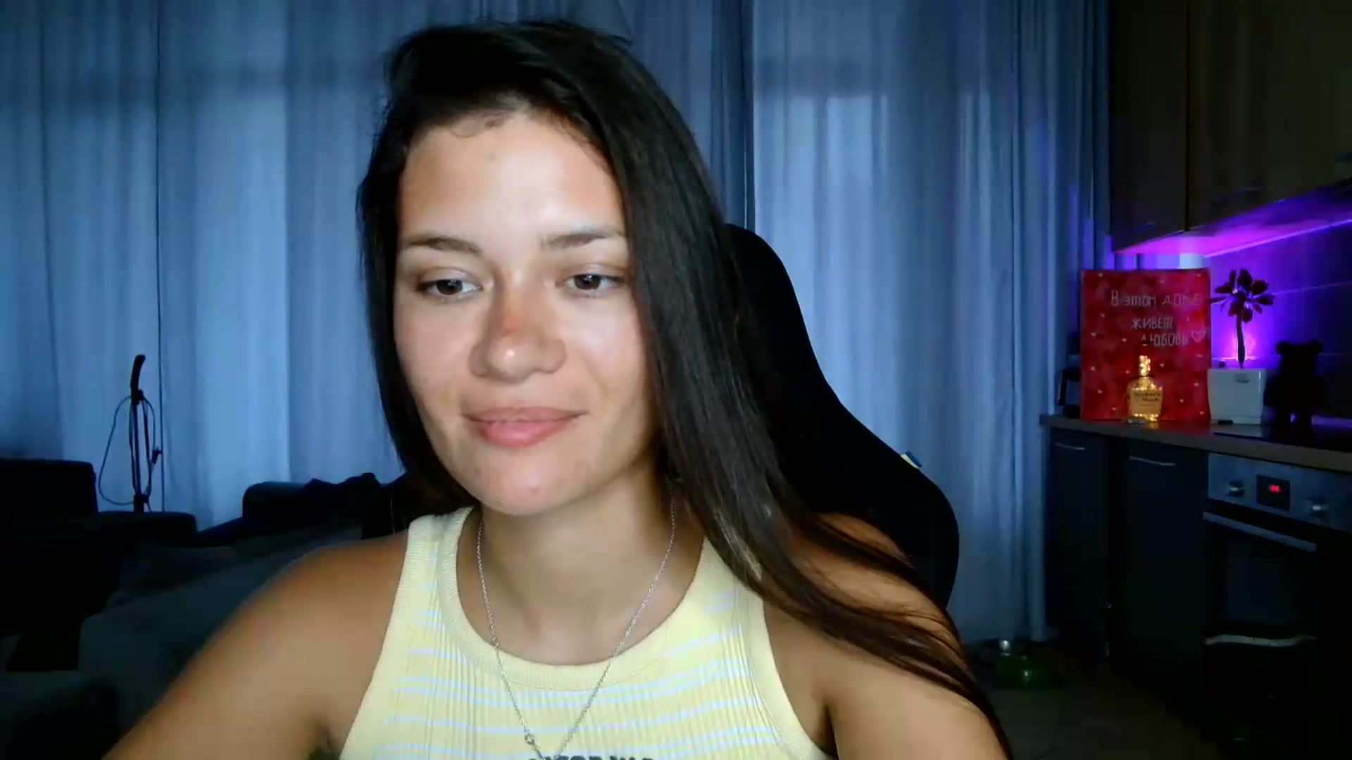 Gallery image thumbnail from FitXoxo's myfreecams stream on, 07/20/2026, 16:01 image 4 of 20