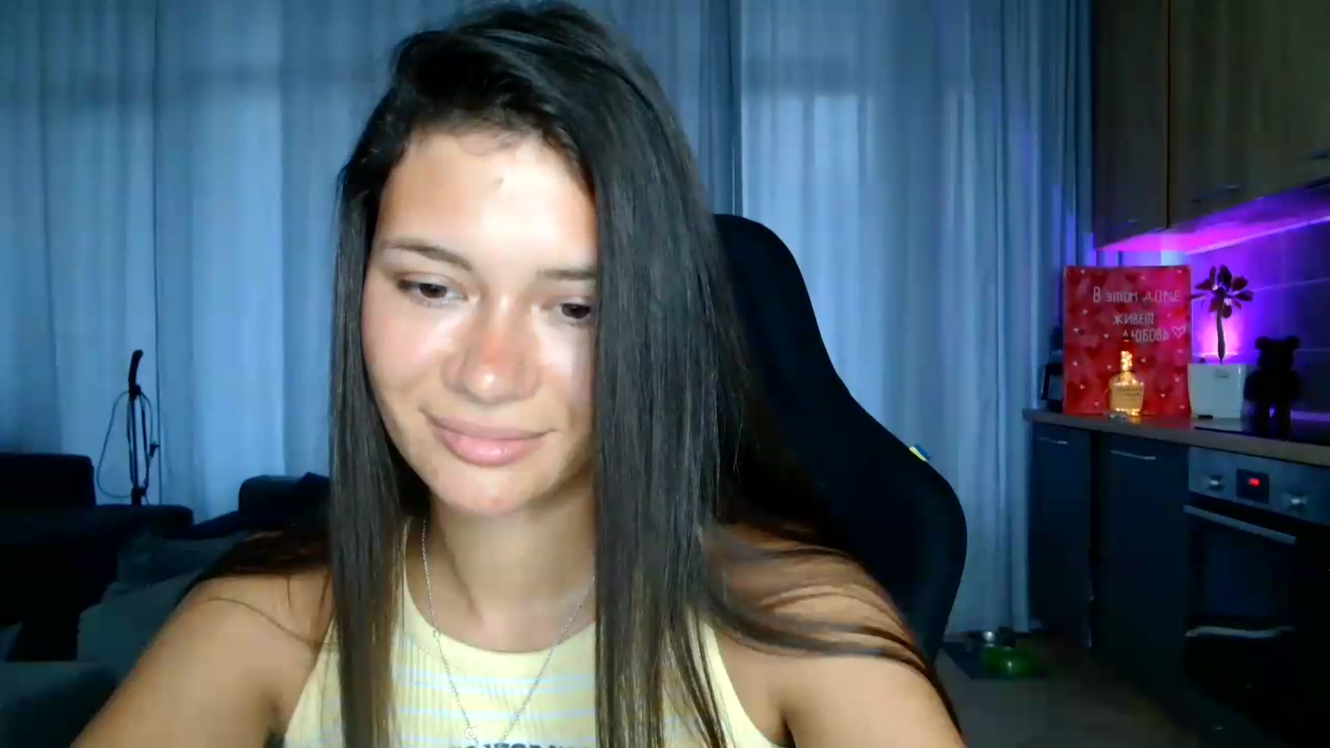 Gallery image thumbnail from FitXoxo's myfreecams stream on, 07/20/2026, 16:01 image 12 of 20