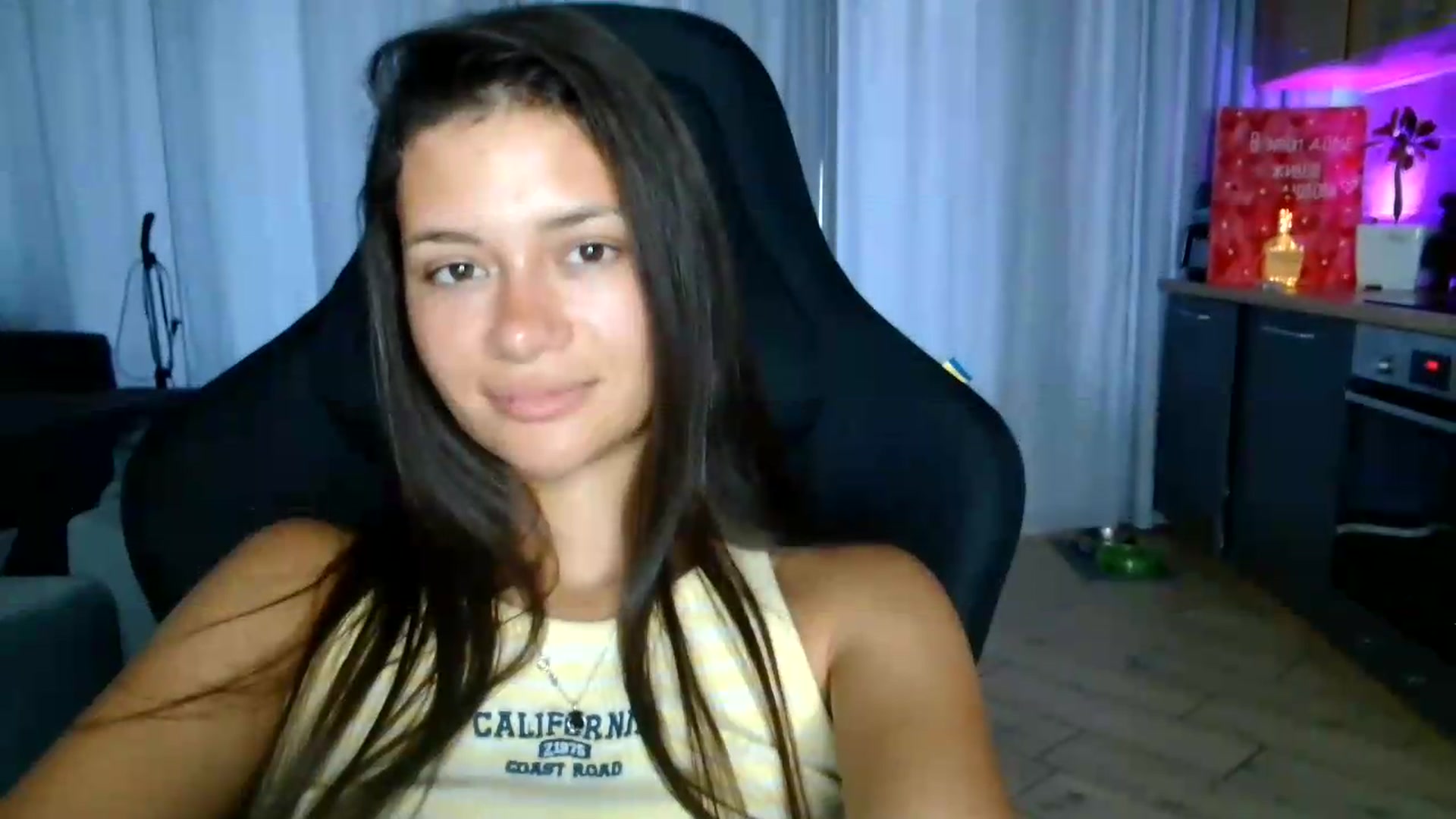 Gallery image thumbnail from FitXoxo's myfreecams stream on, 07/20/2026, 16:01 image 17 of 20