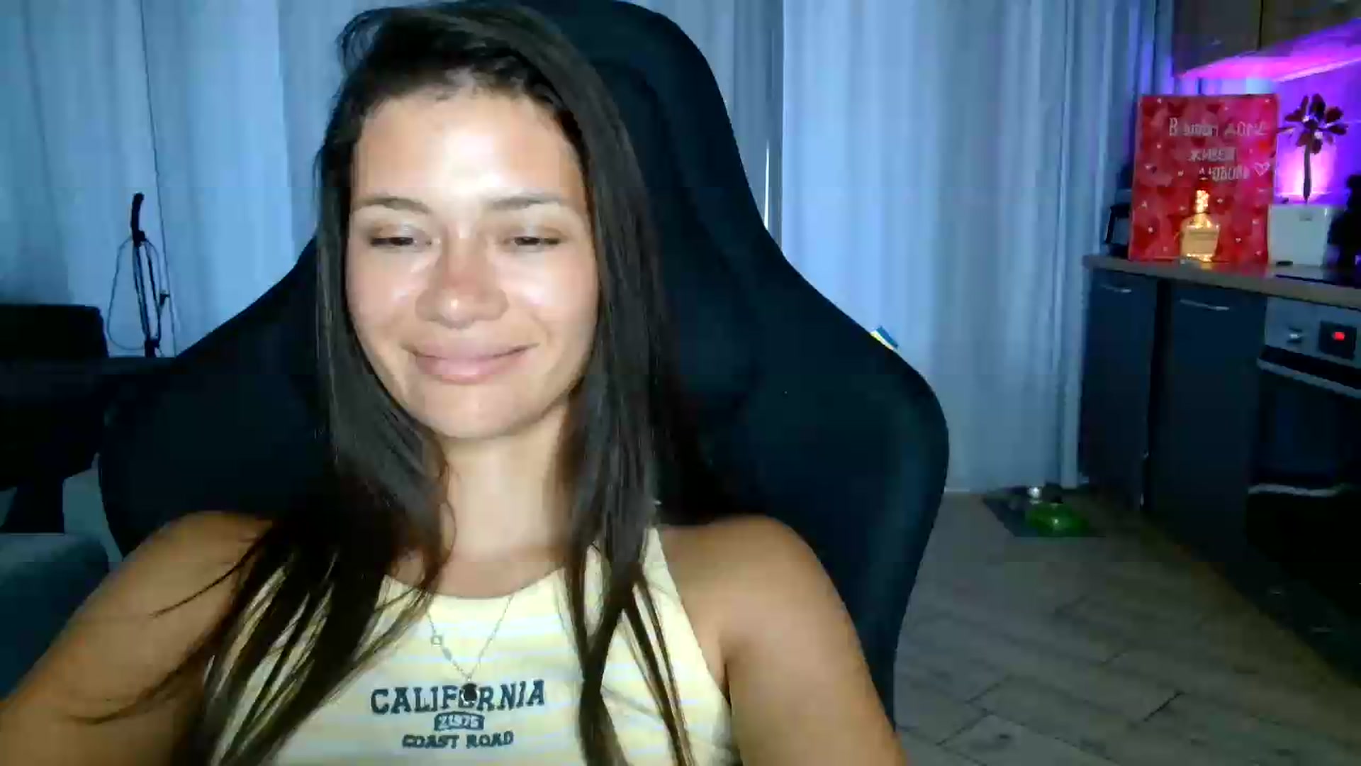 Gallery image thumbnail from FitXoxo's myfreecams stream on, 07/20/2026, 16:01 image 19 of 20
