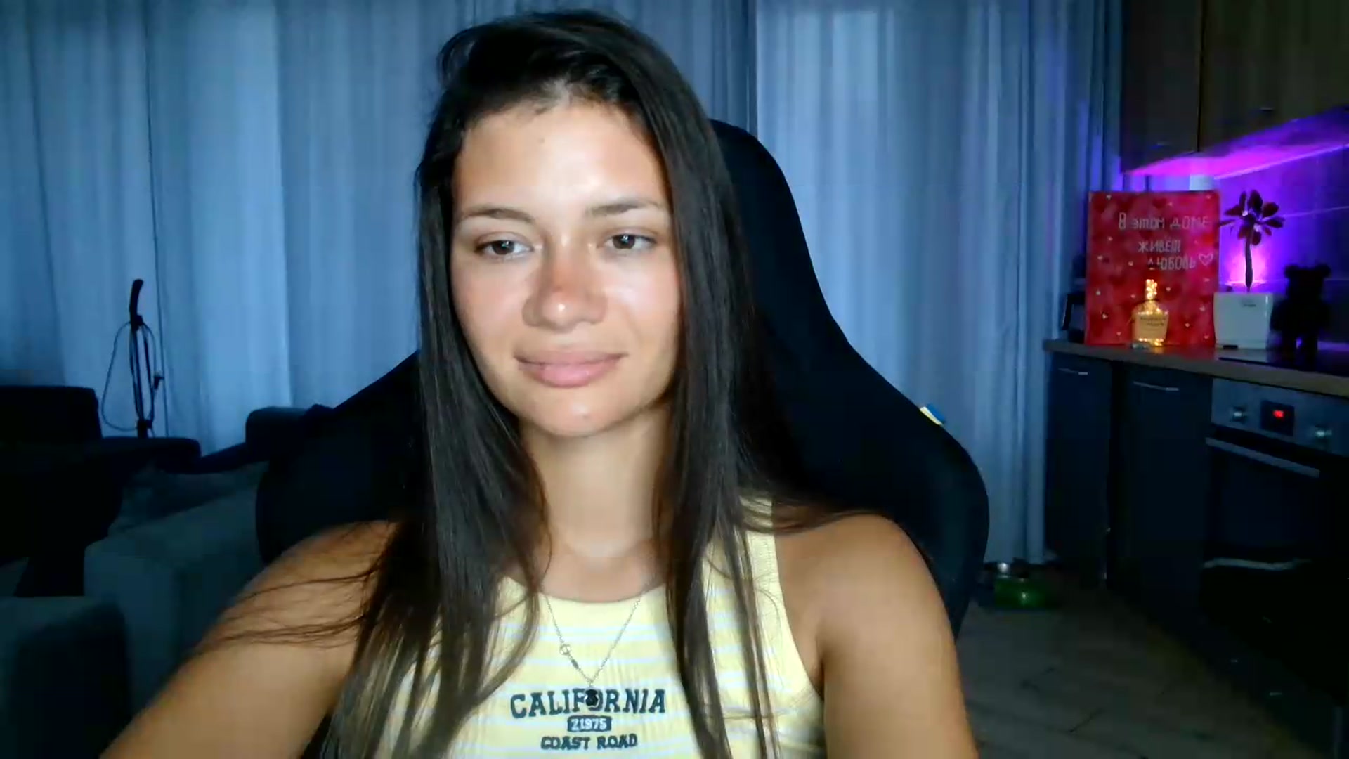 Gallery image thumbnail from FitXoxo's myfreecams stream on, 07/20/2026, 16:01 image 16 of 20